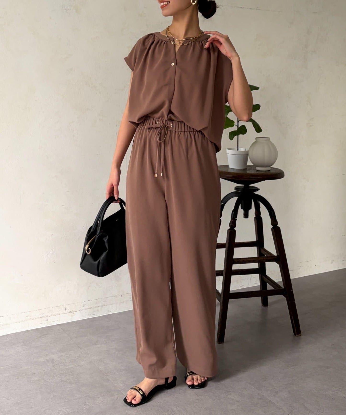 開領襯衫×休閒褲套裝