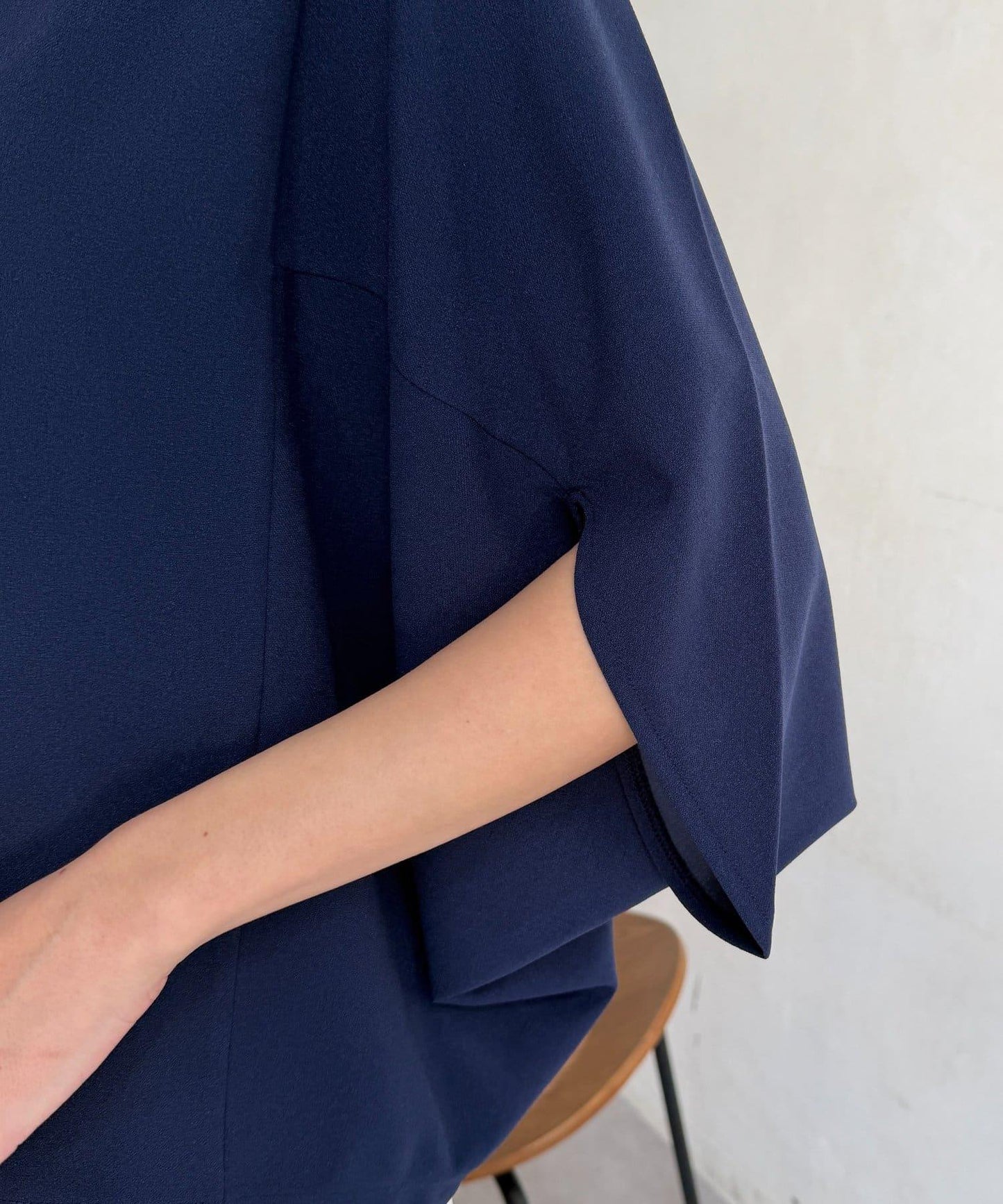 梨地面料闊袖套頭上衣