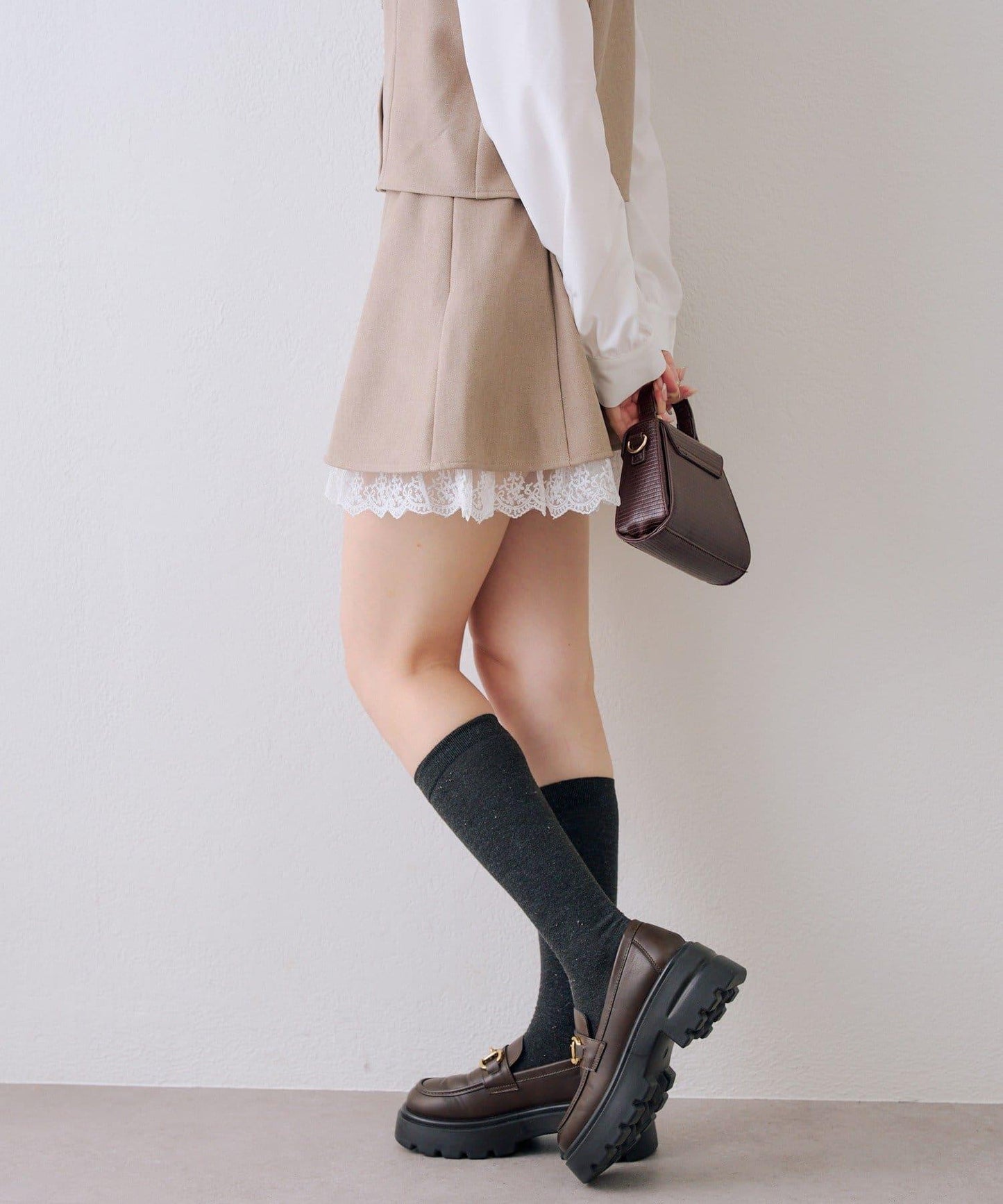 下襬蕾絲迷你半身裙