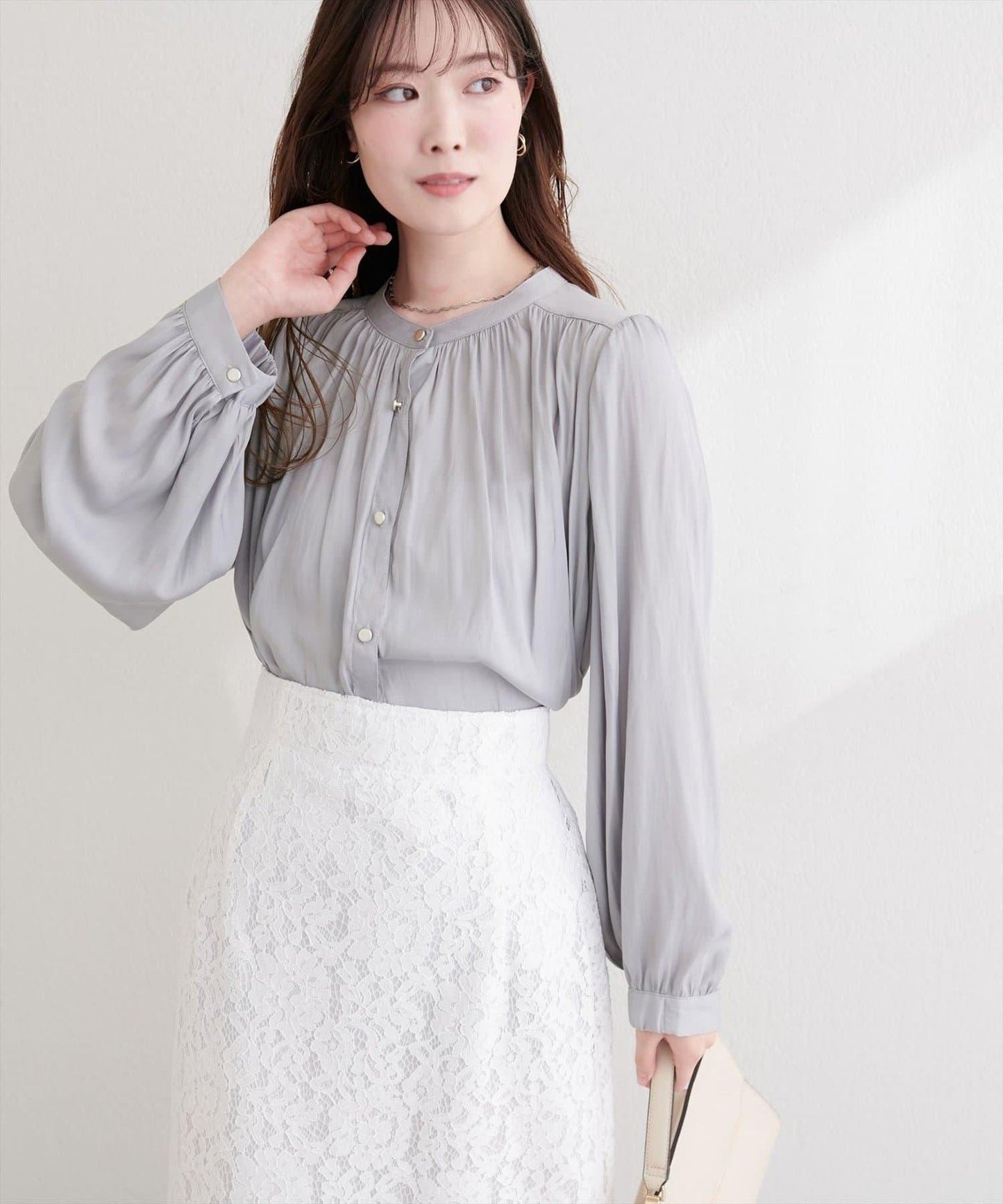 啞光扣垂墜緞面襯衫