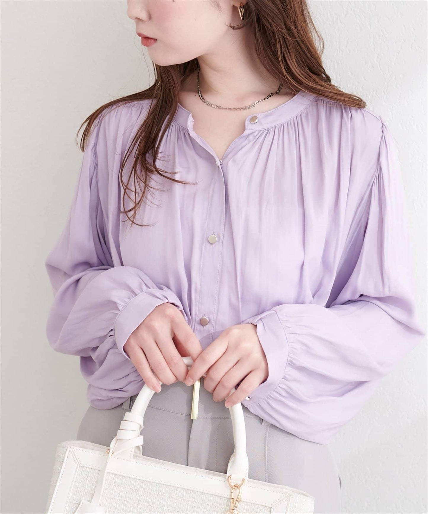 啞光扣垂墜緞面襯衫