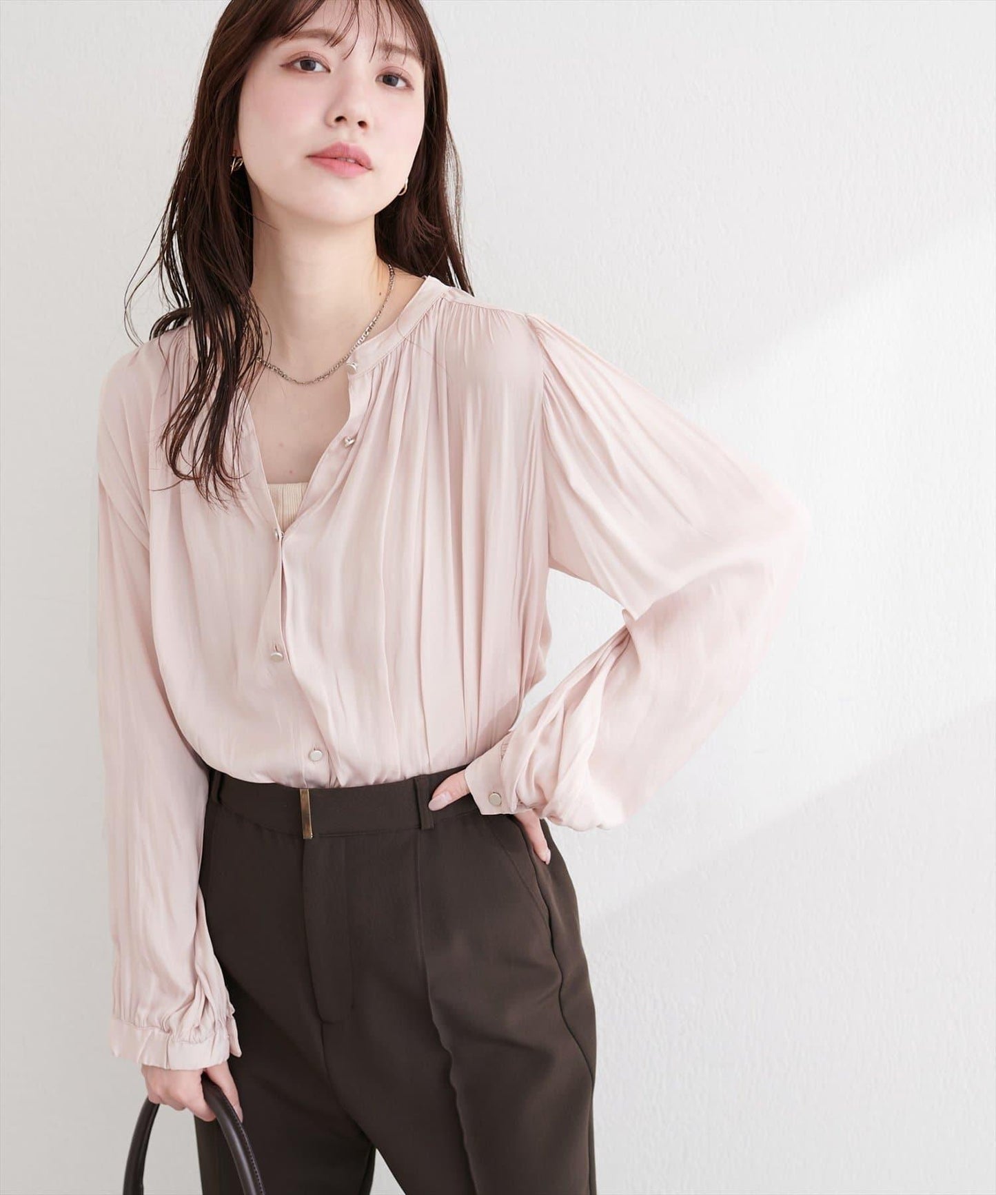 啞光扣垂墜緞面襯衫