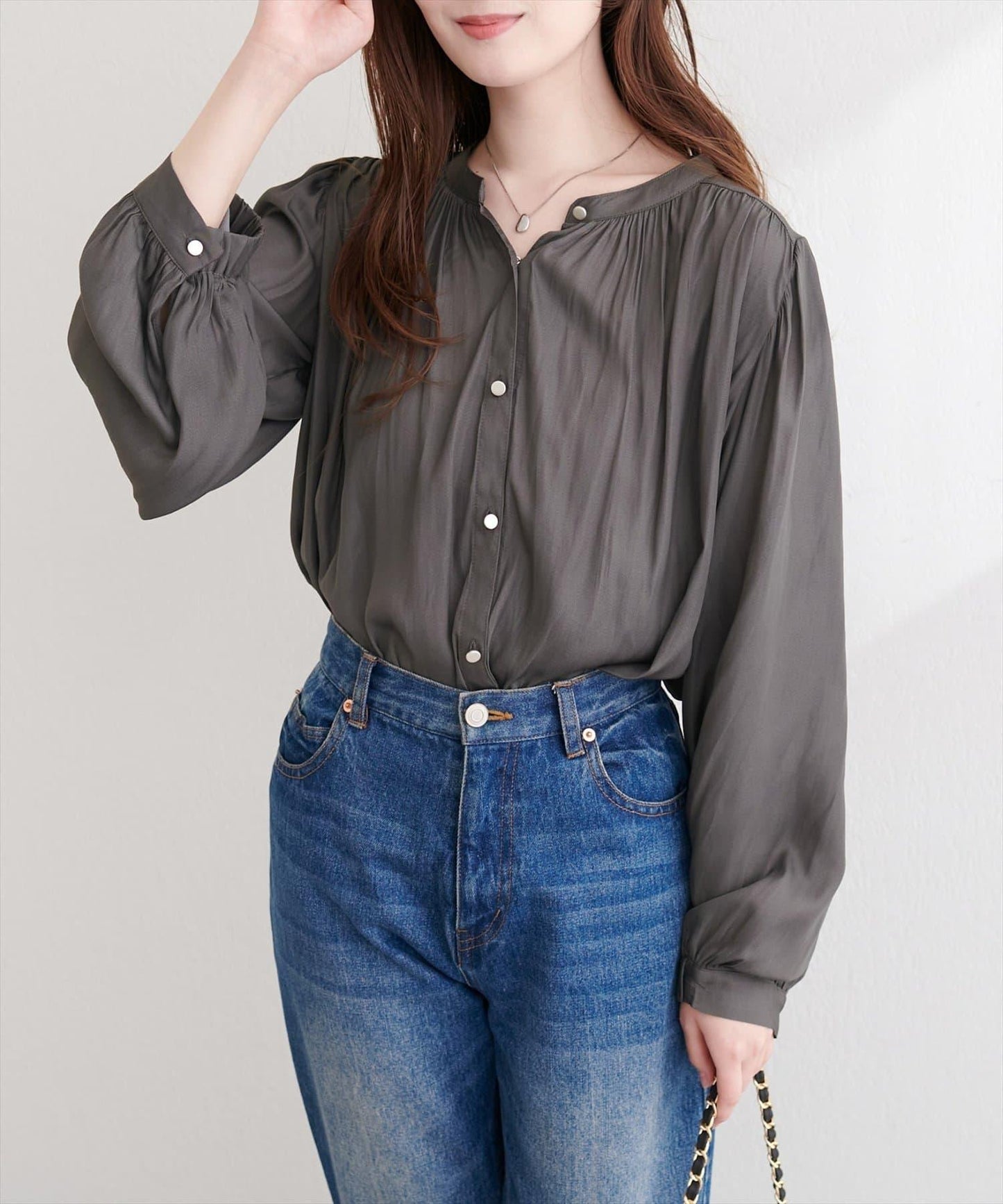 啞光扣垂墜緞面襯衫