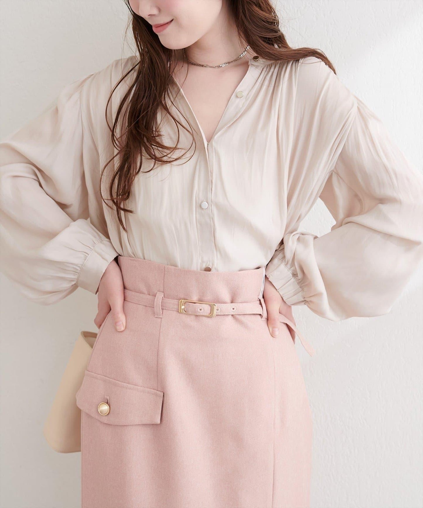 啞光扣垂墜緞面襯衫