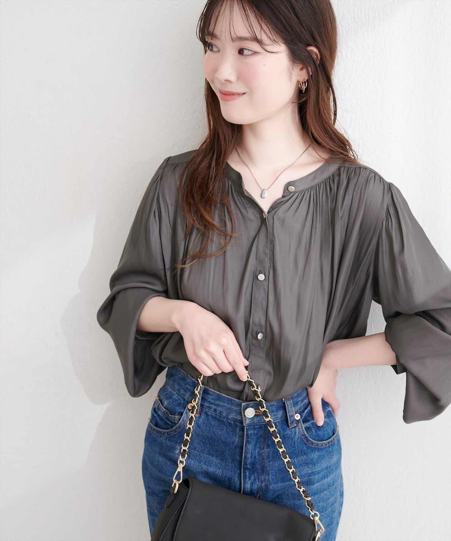啞光扣垂墜緞面襯衫