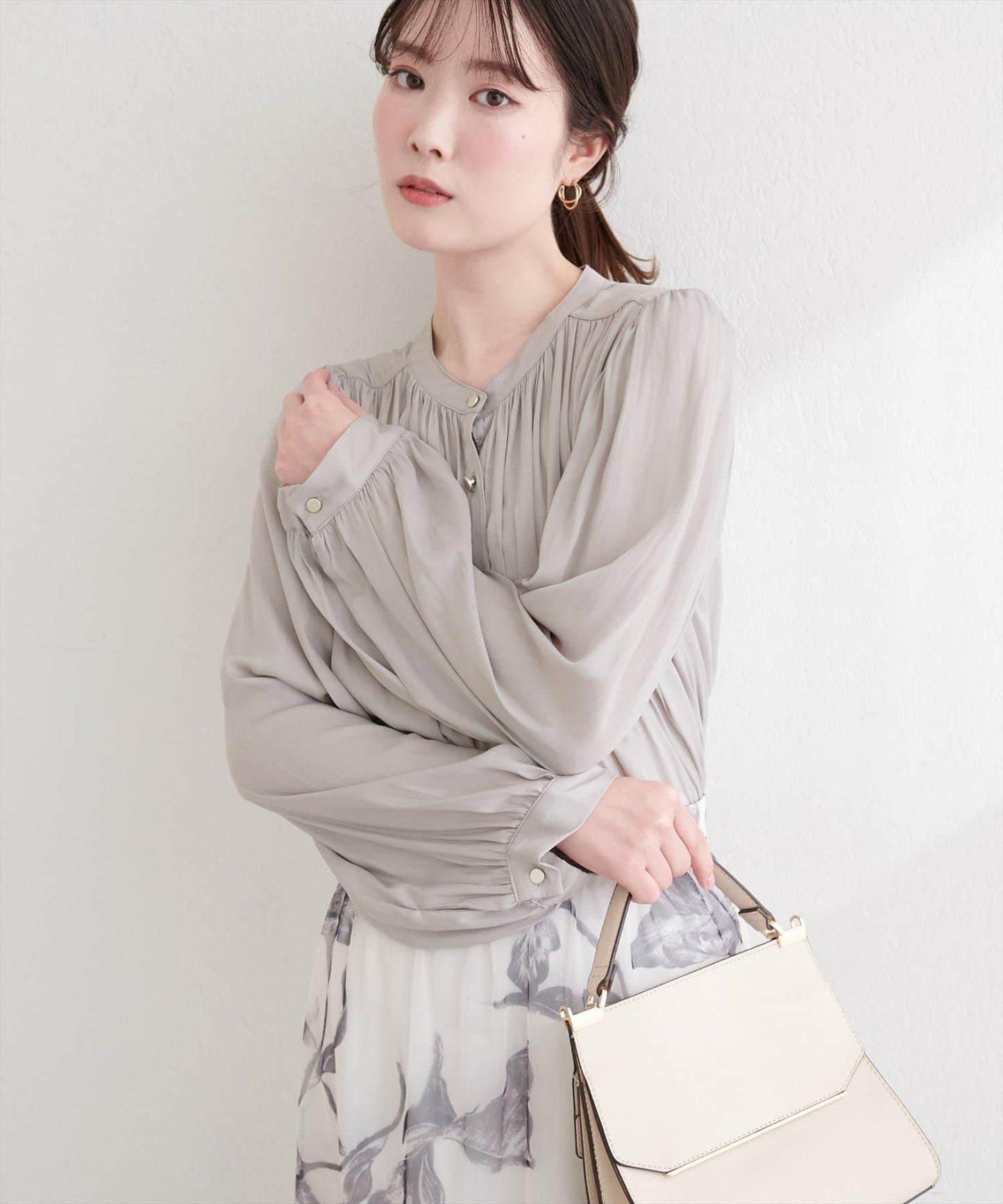 啞光扣垂墜緞面襯衫