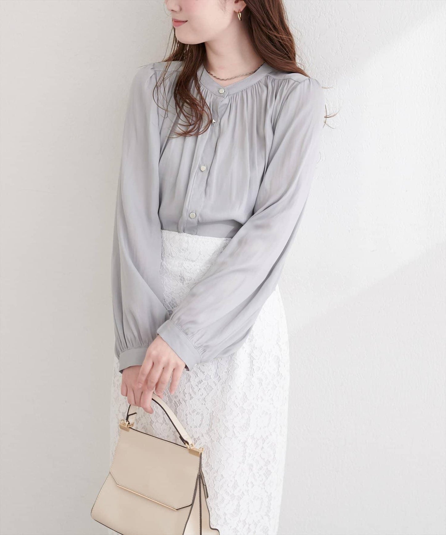 啞光扣垂墜緞面襯衫