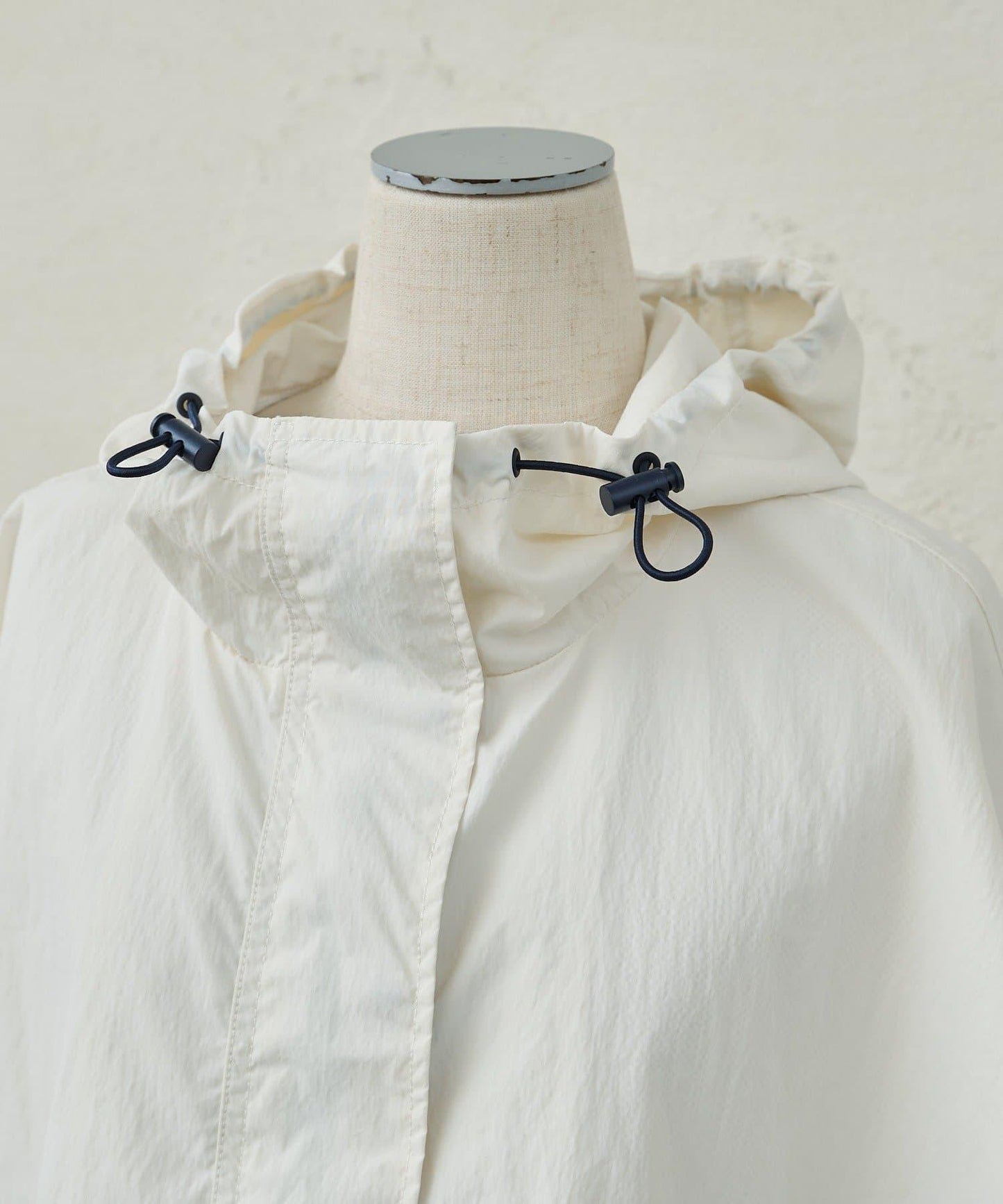 防潑水再生尼龍套頭風衣外套