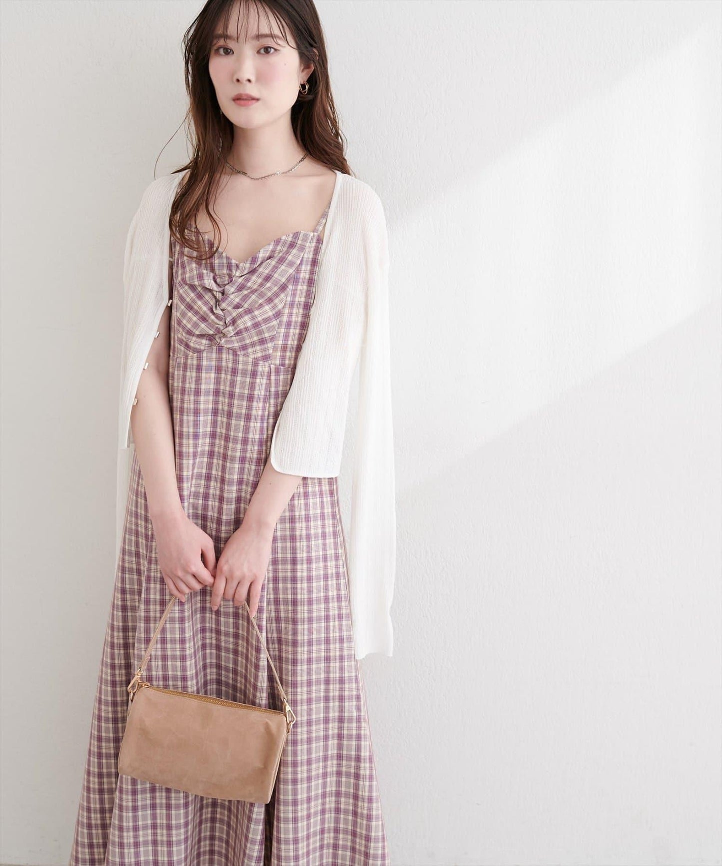 前褶格紋連衣裙