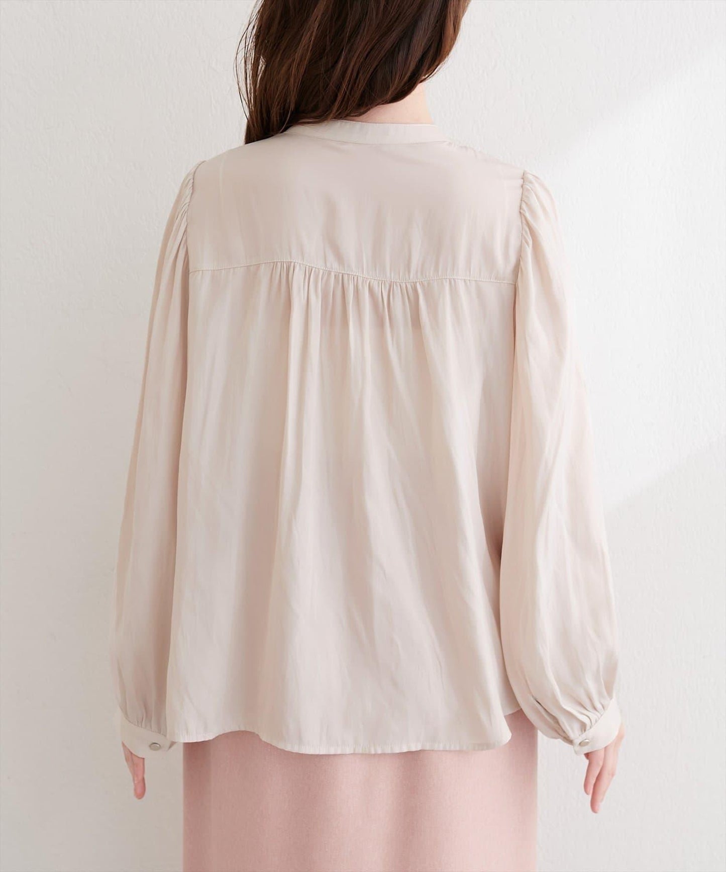 啞光扣垂墜緞面襯衫