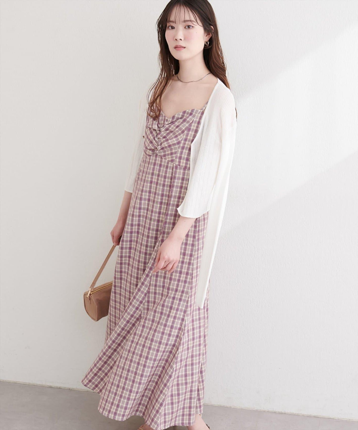 前褶格紋連衣裙