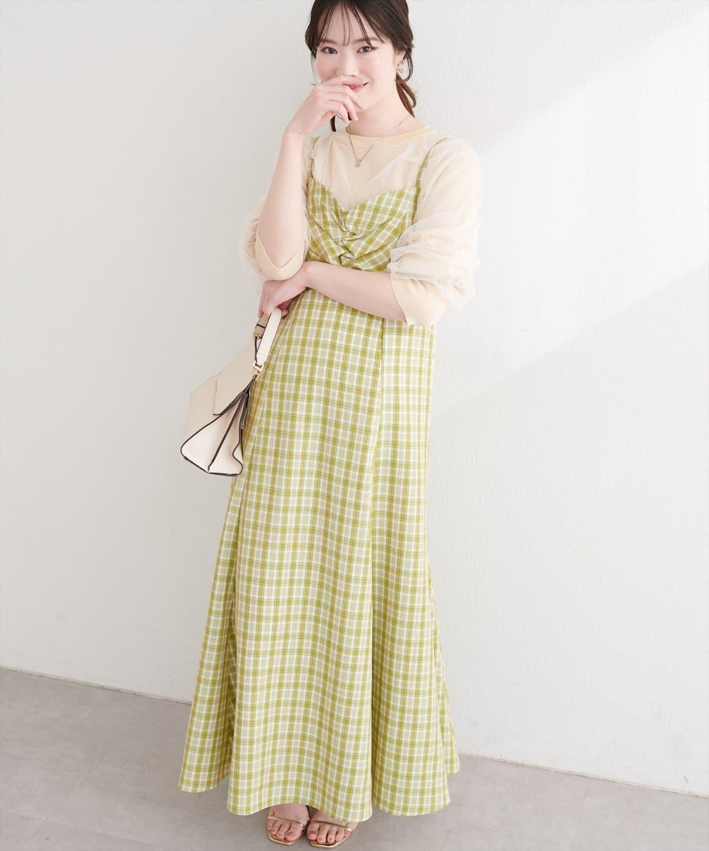 前褶格紋連衣裙