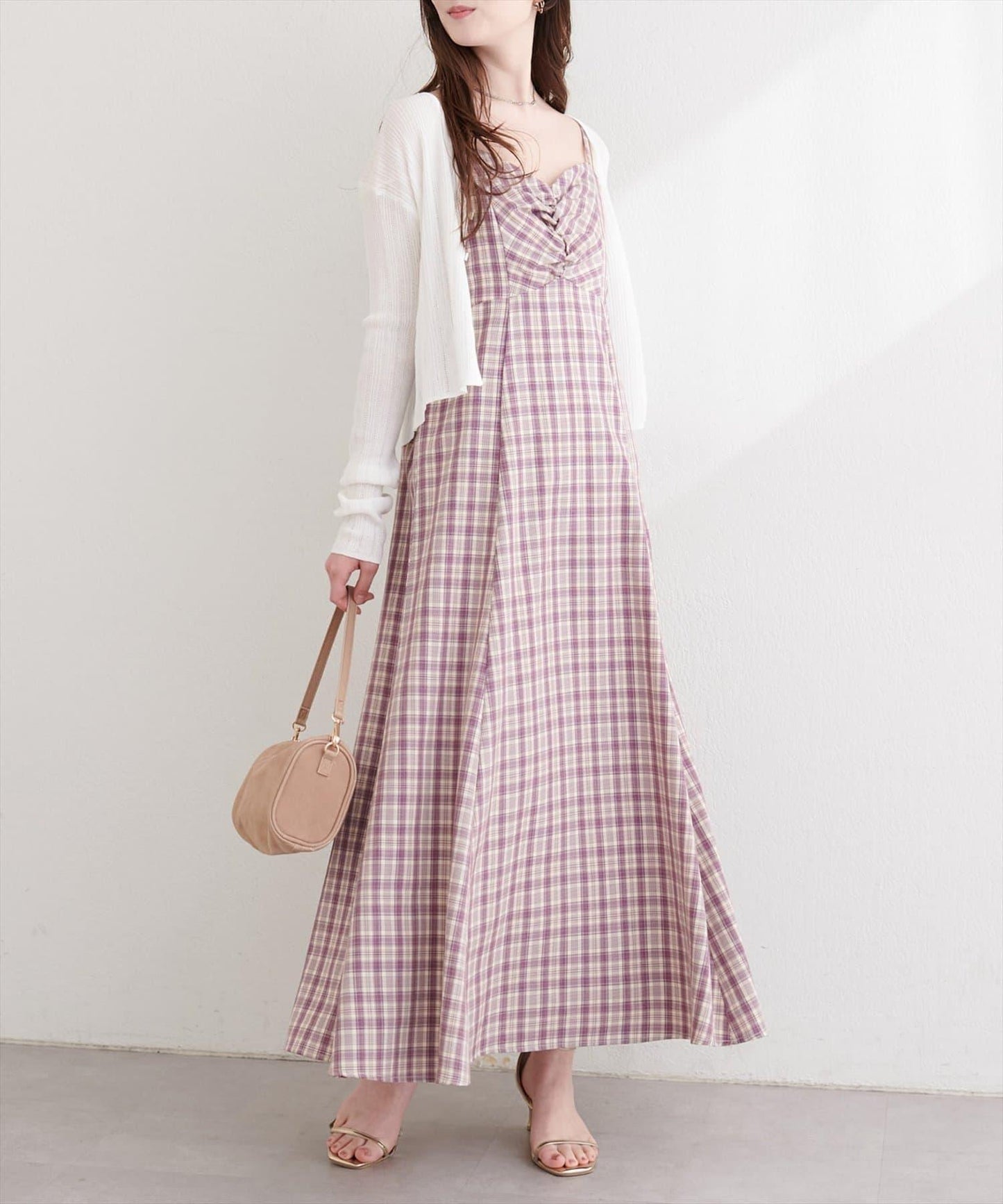 前褶格紋連衣裙
