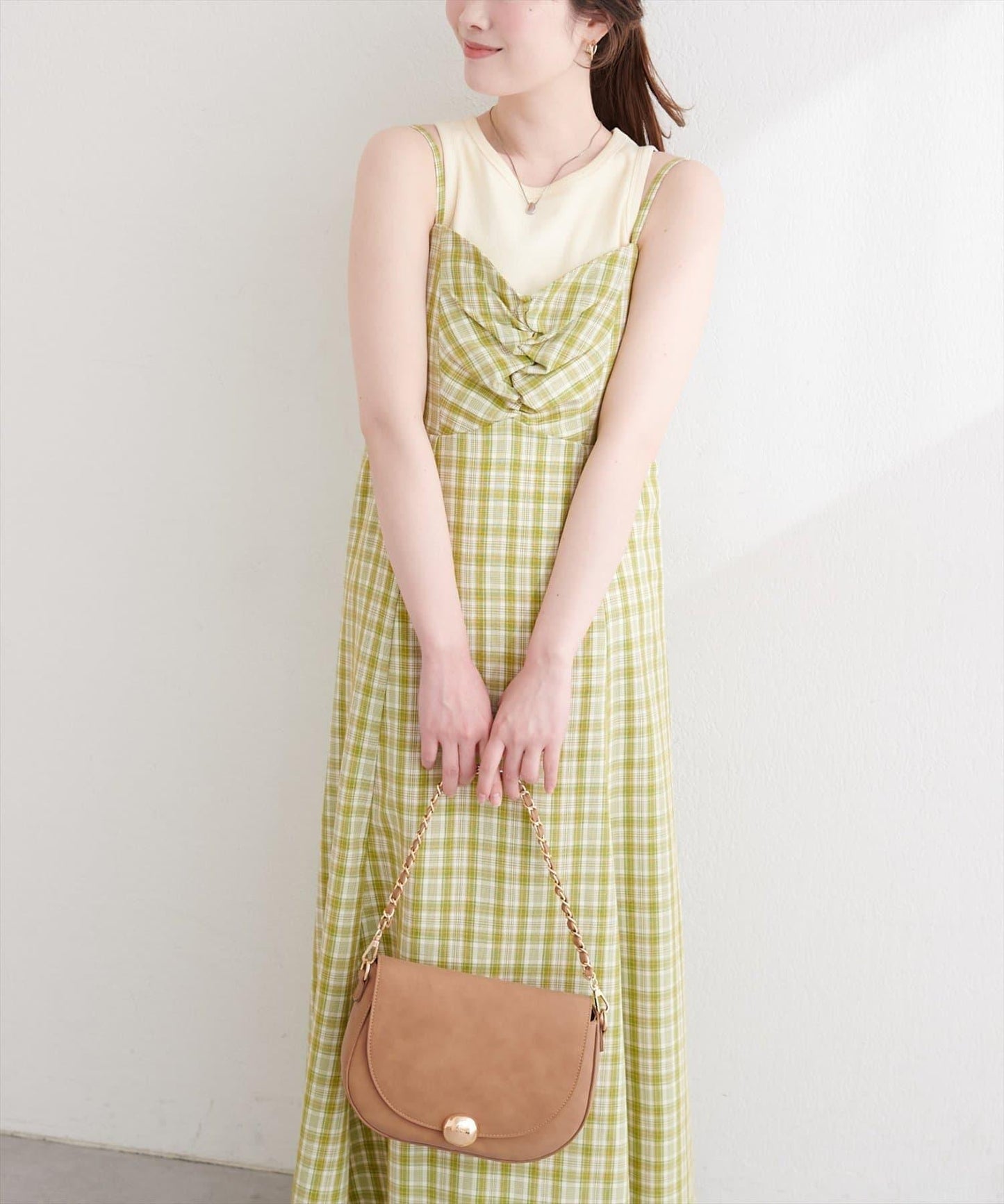 前褶格紋連衣裙