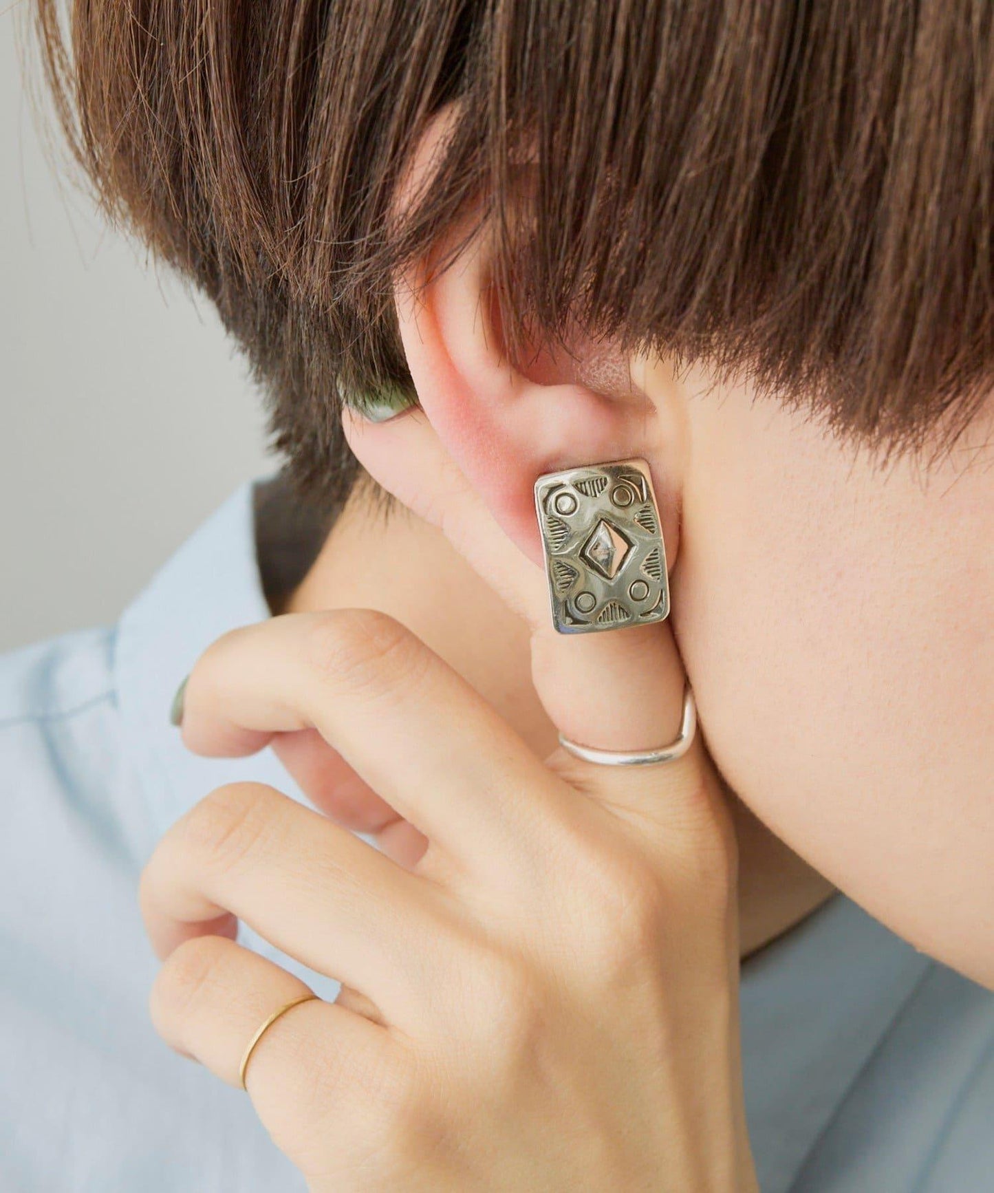 《スターリングシルバー使用》 壓印圓飾耳夾