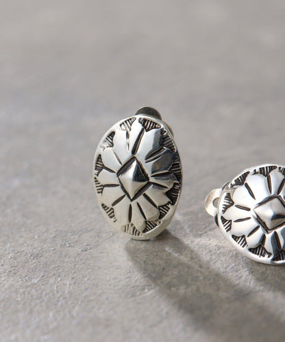 《スターリングシルバー使用》 壓印圓飾耳夾