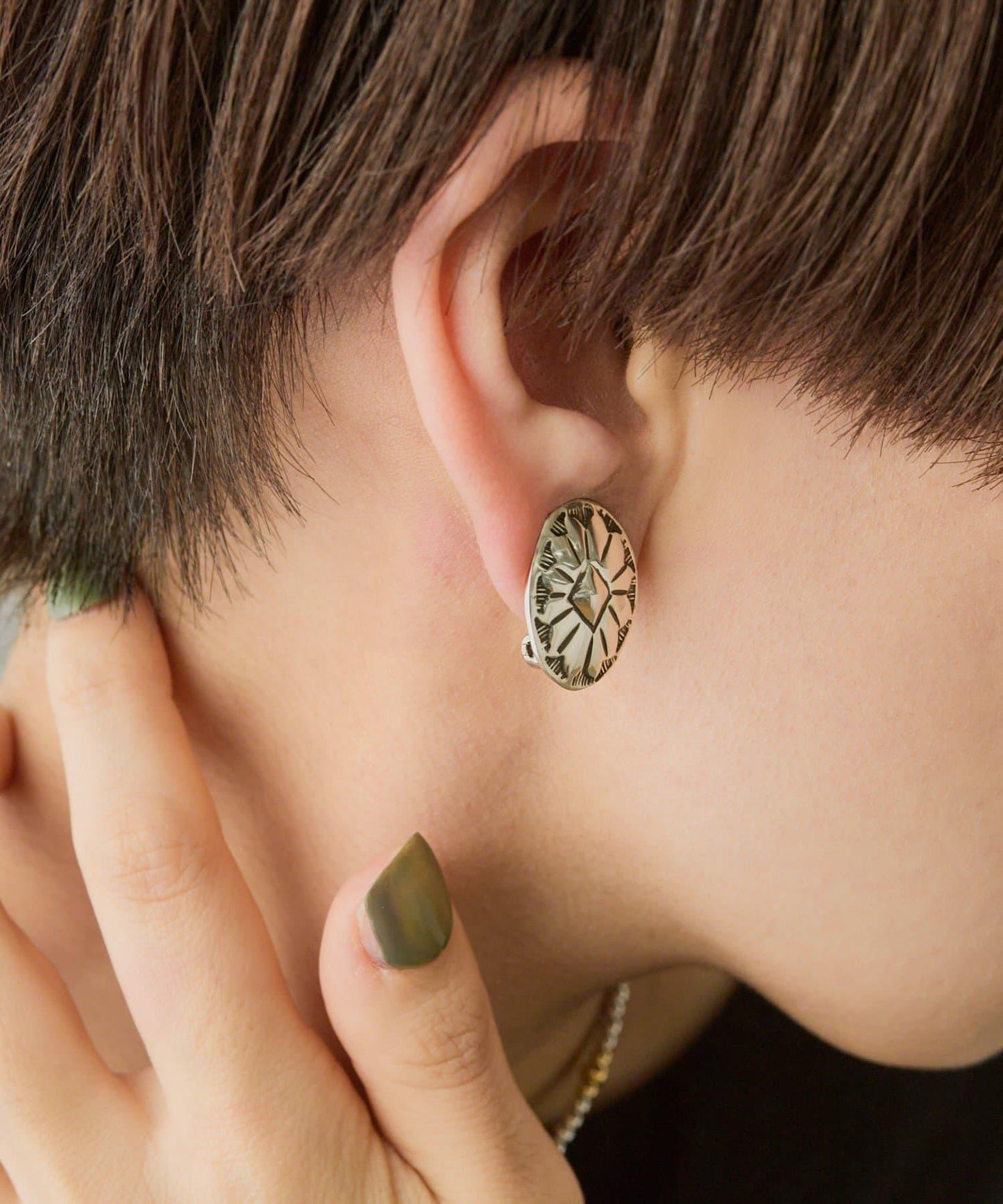 《スターリングシルバー使用》 壓印圓飾耳夾