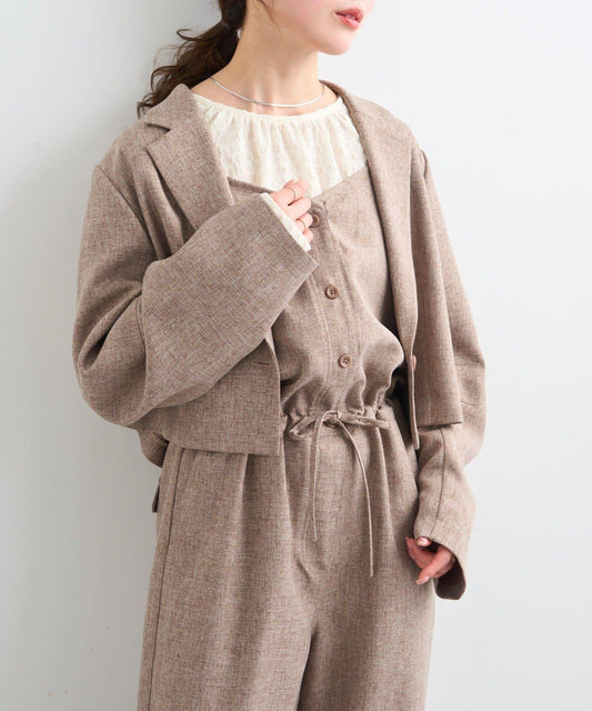 可成套搭配 B 褶袖短款夾克