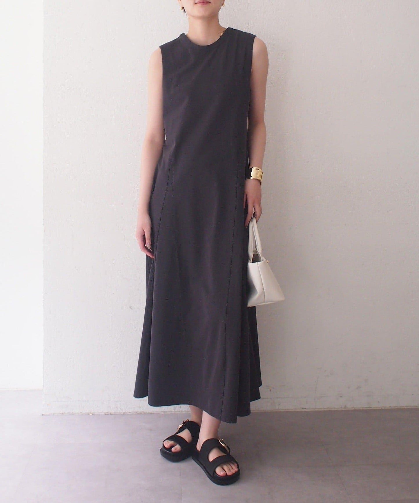 前後兩穿亨利領喇叭連衣裙