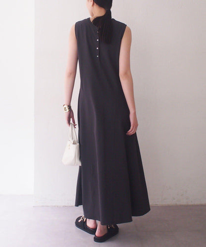 前後兩穿亨利領喇叭連衣裙