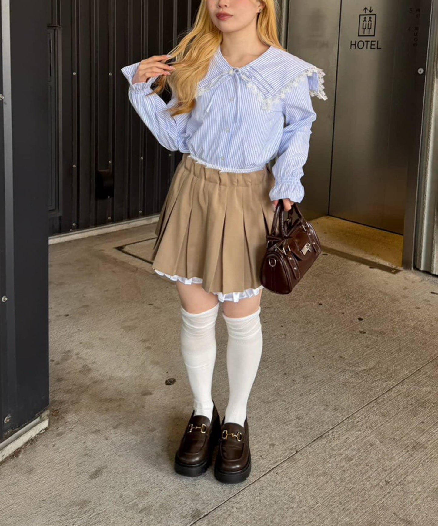 Another Branch 壓褶蕾絲大翻領襯衫