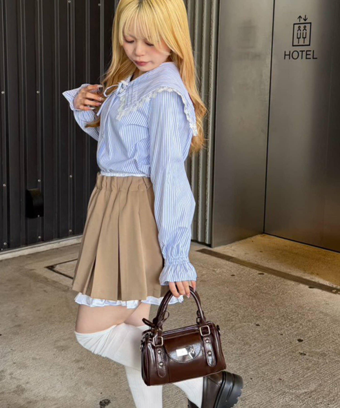 Another Branch 壓褶蕾絲大翻領襯衫