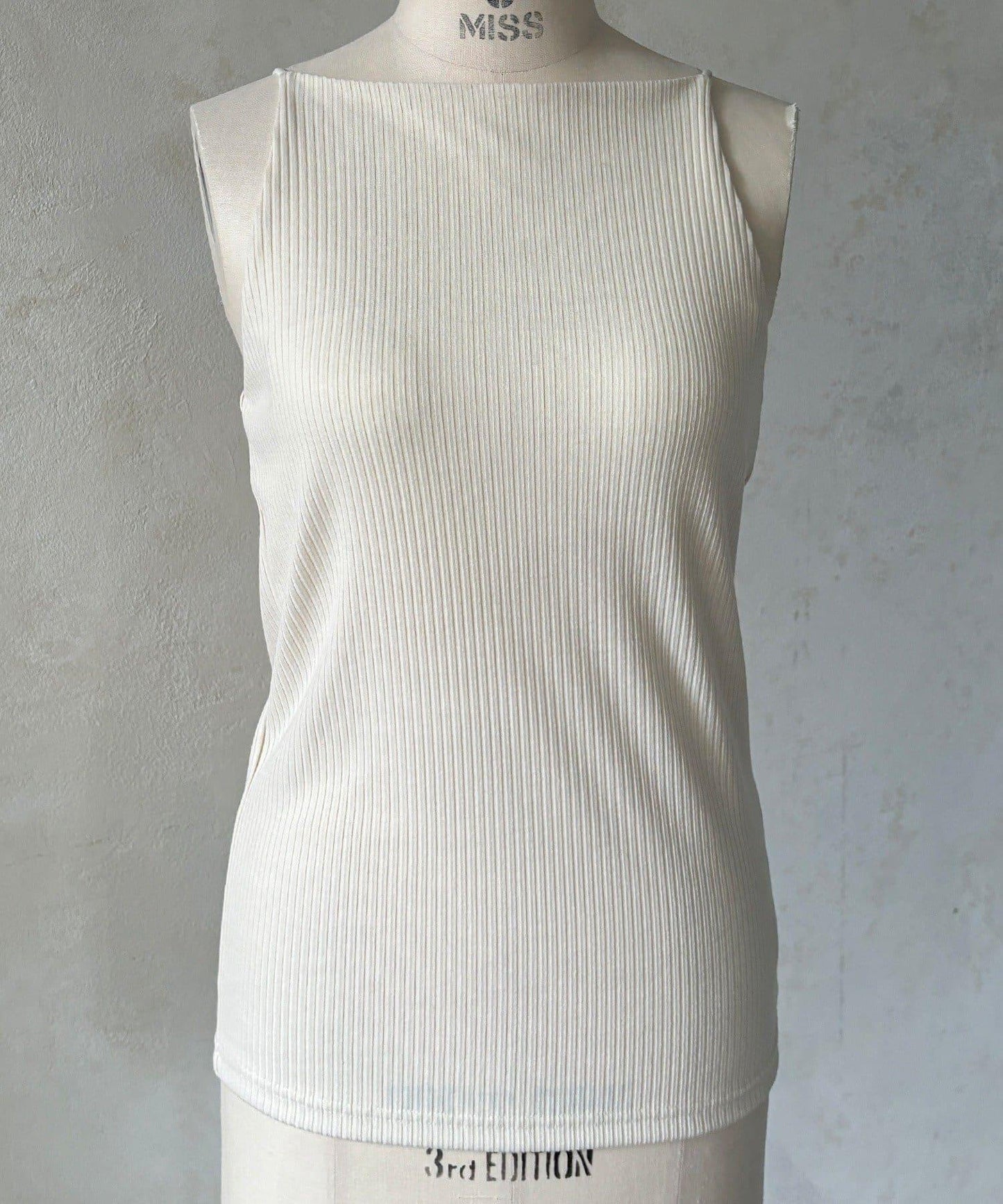 內置胸杯吊帶背心（款）