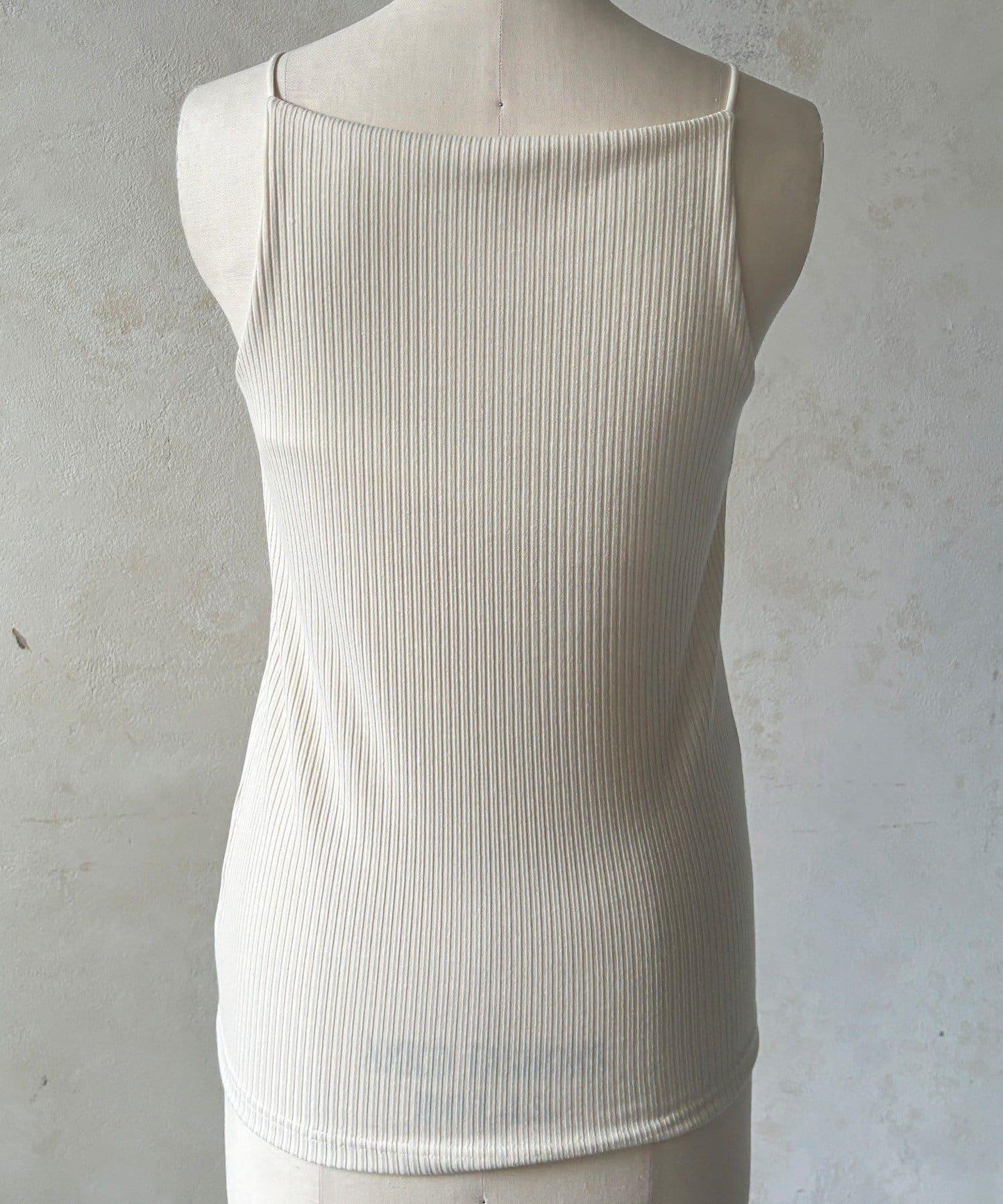 內置胸杯吊帶背心（款）