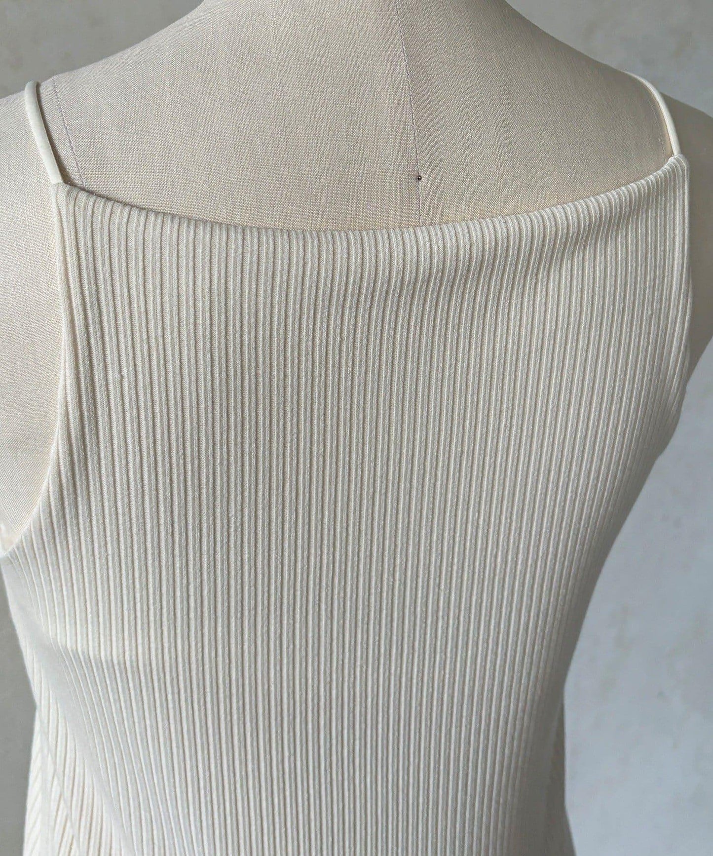 內置胸杯吊帶背心（款）