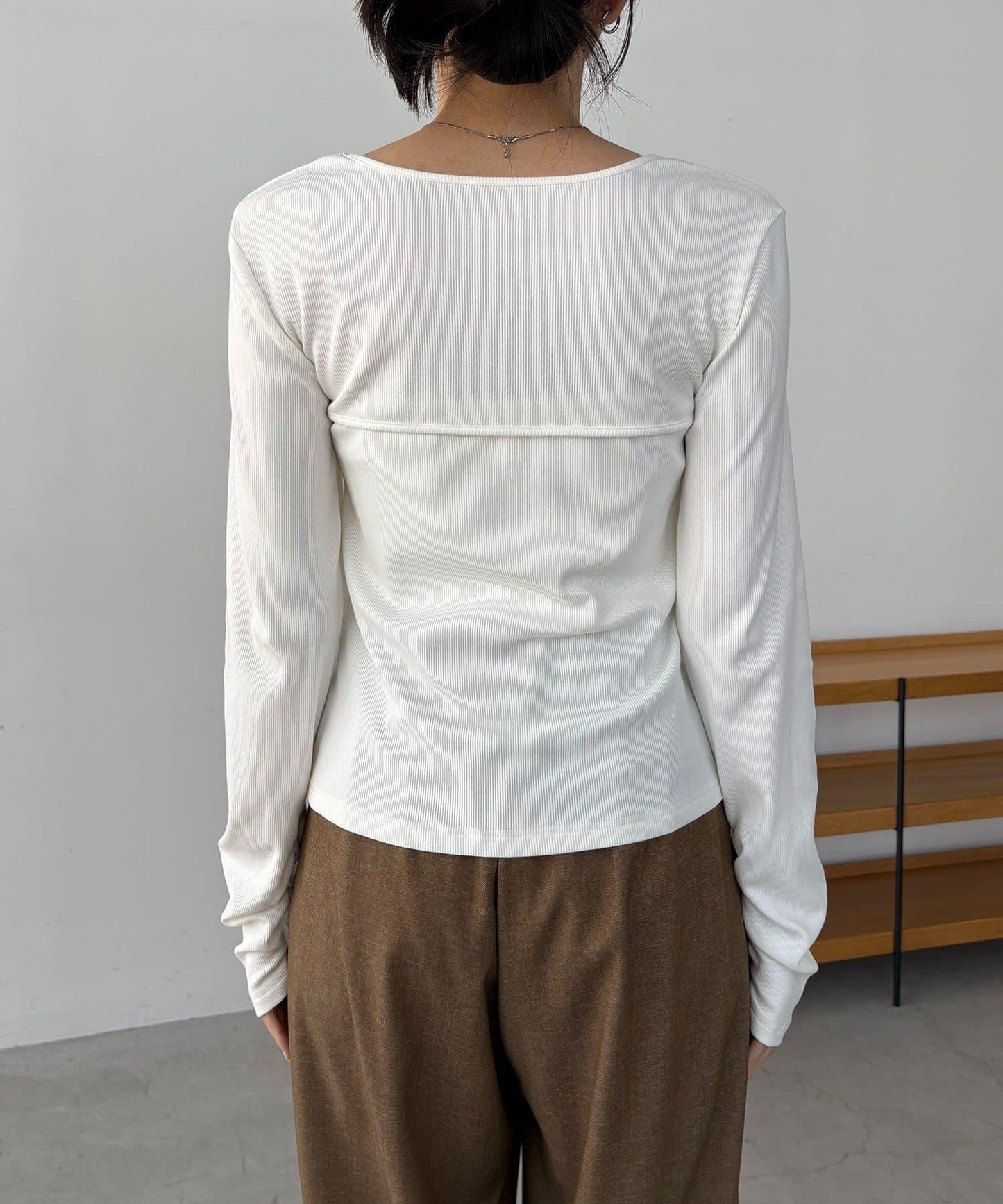 扭結領設計 T恤