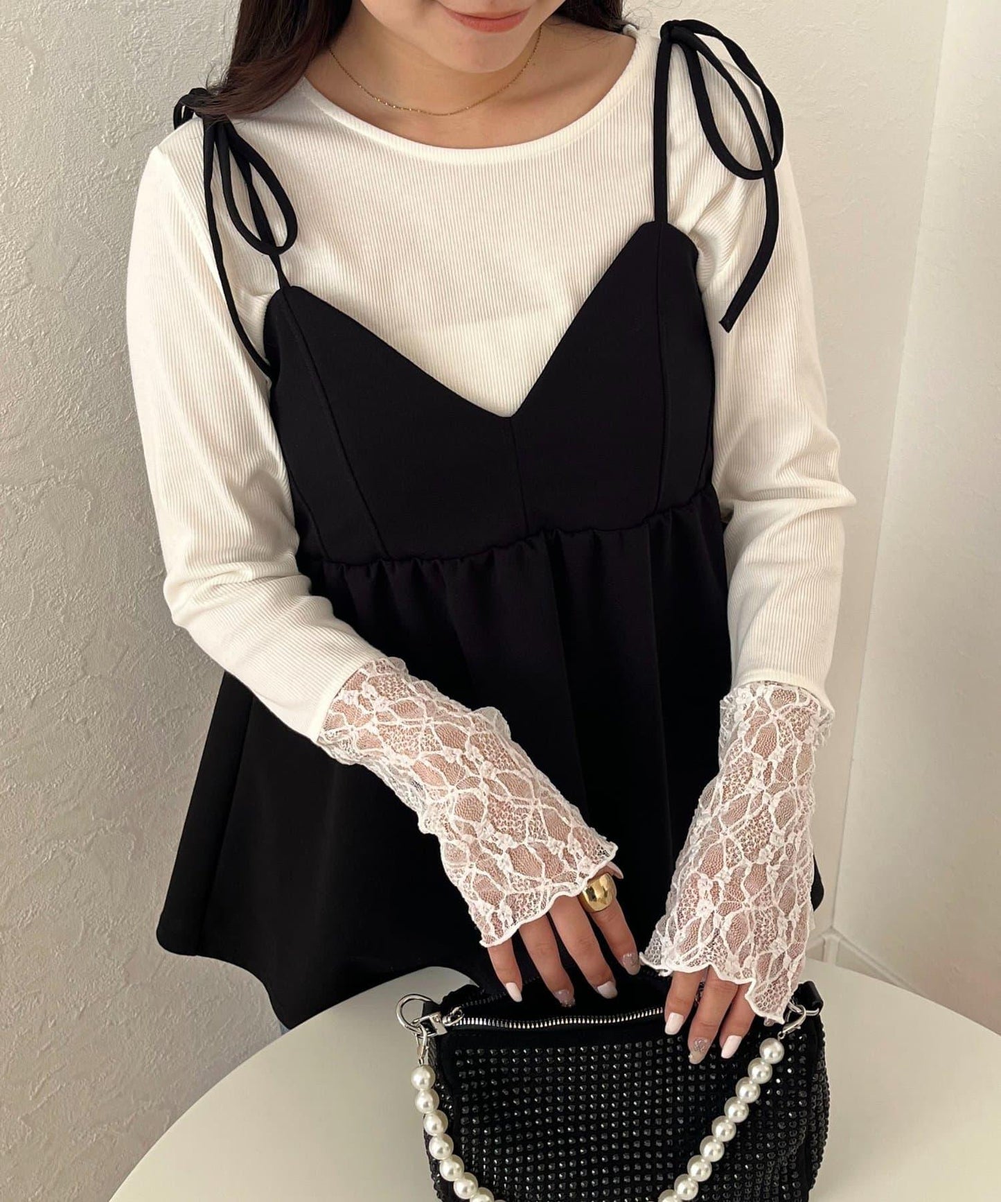 袖部蕾絲拼接上衣