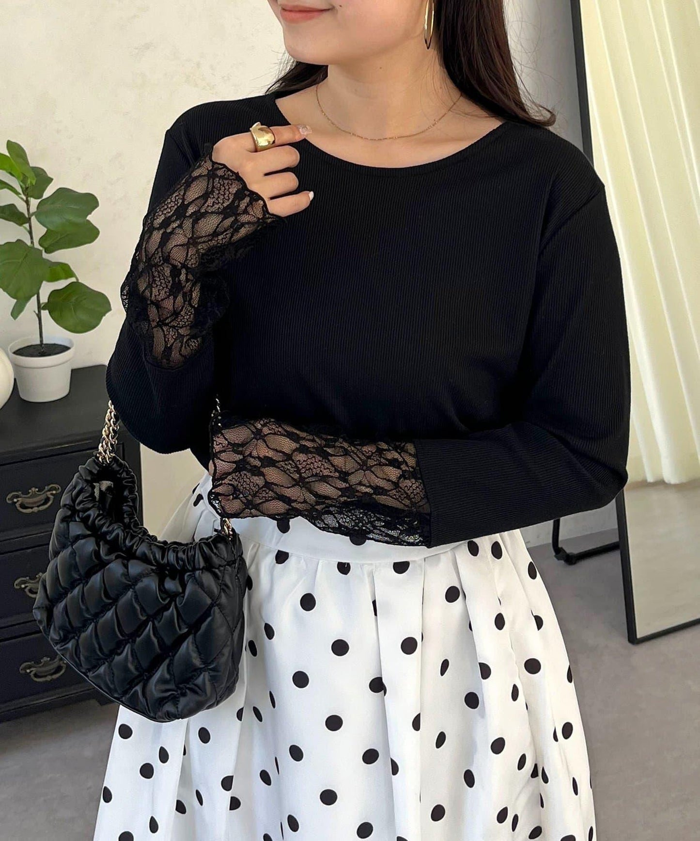 袖部蕾絲拼接上衣