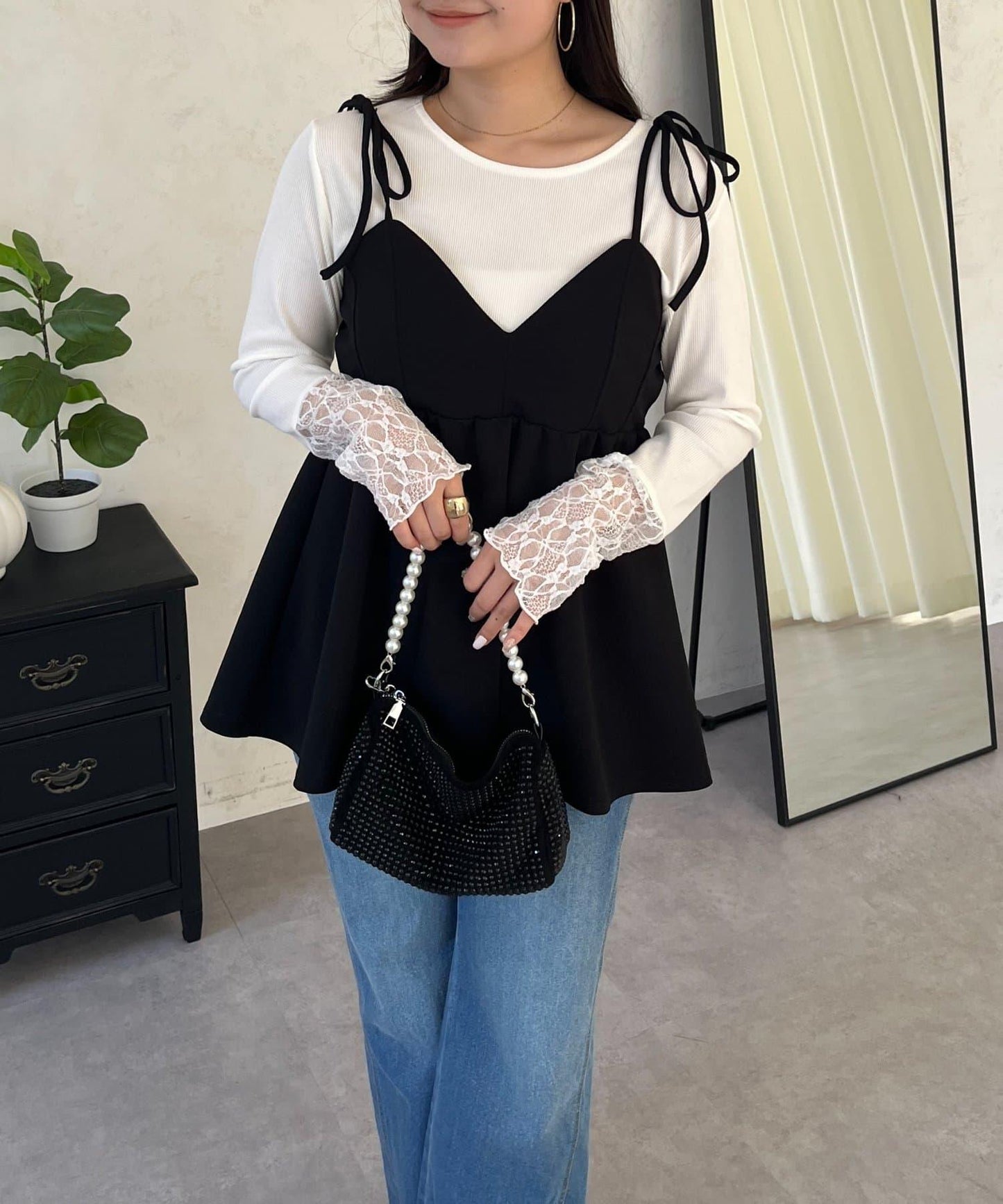 袖部蕾絲拼接上衣