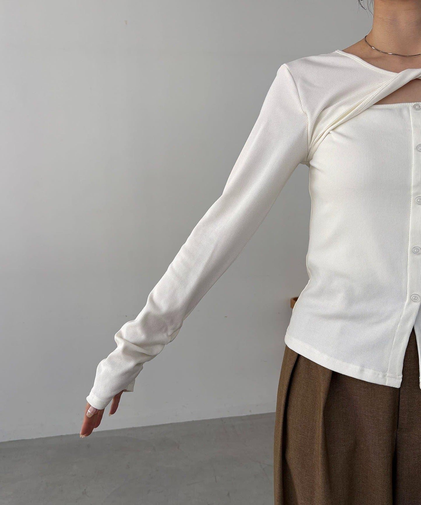 扭結領設計 T恤