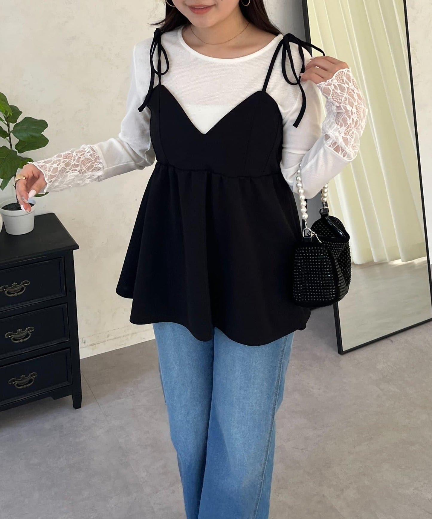袖部蕾絲拼接上衣