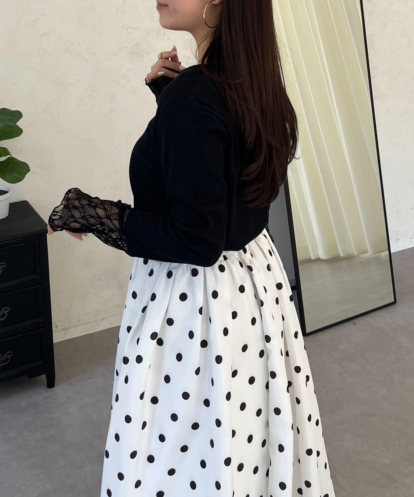 袖部蕾絲拼接上衣