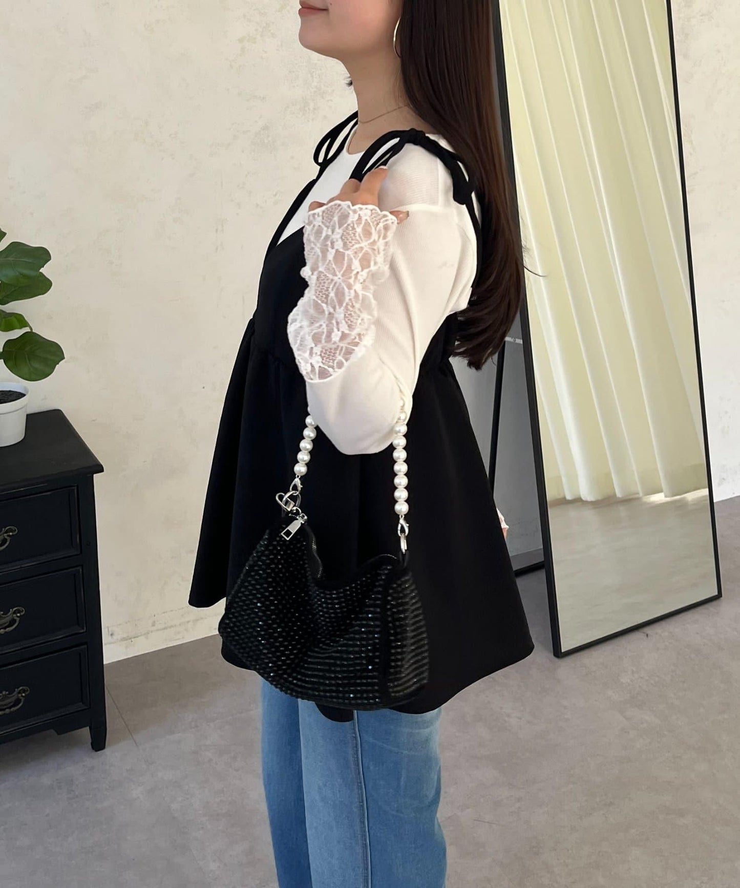袖部蕾絲拼接上衣