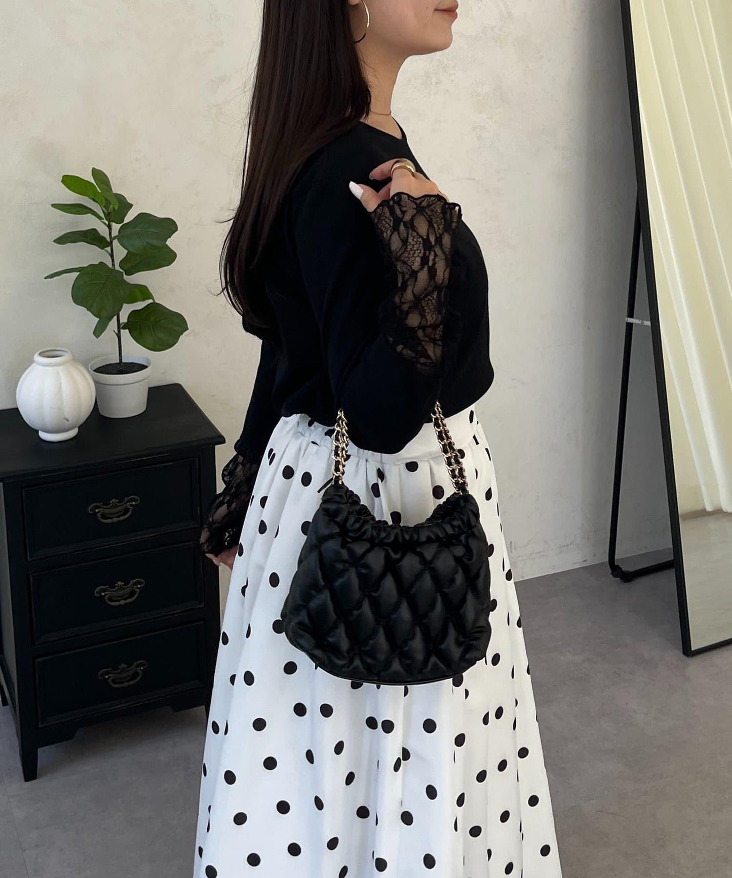 袖部蕾絲拼接上衣