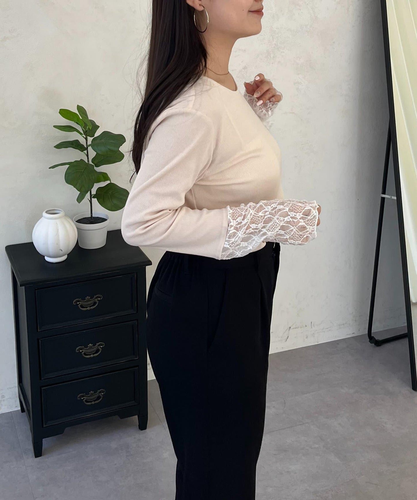 袖部蕾絲拼接上衣