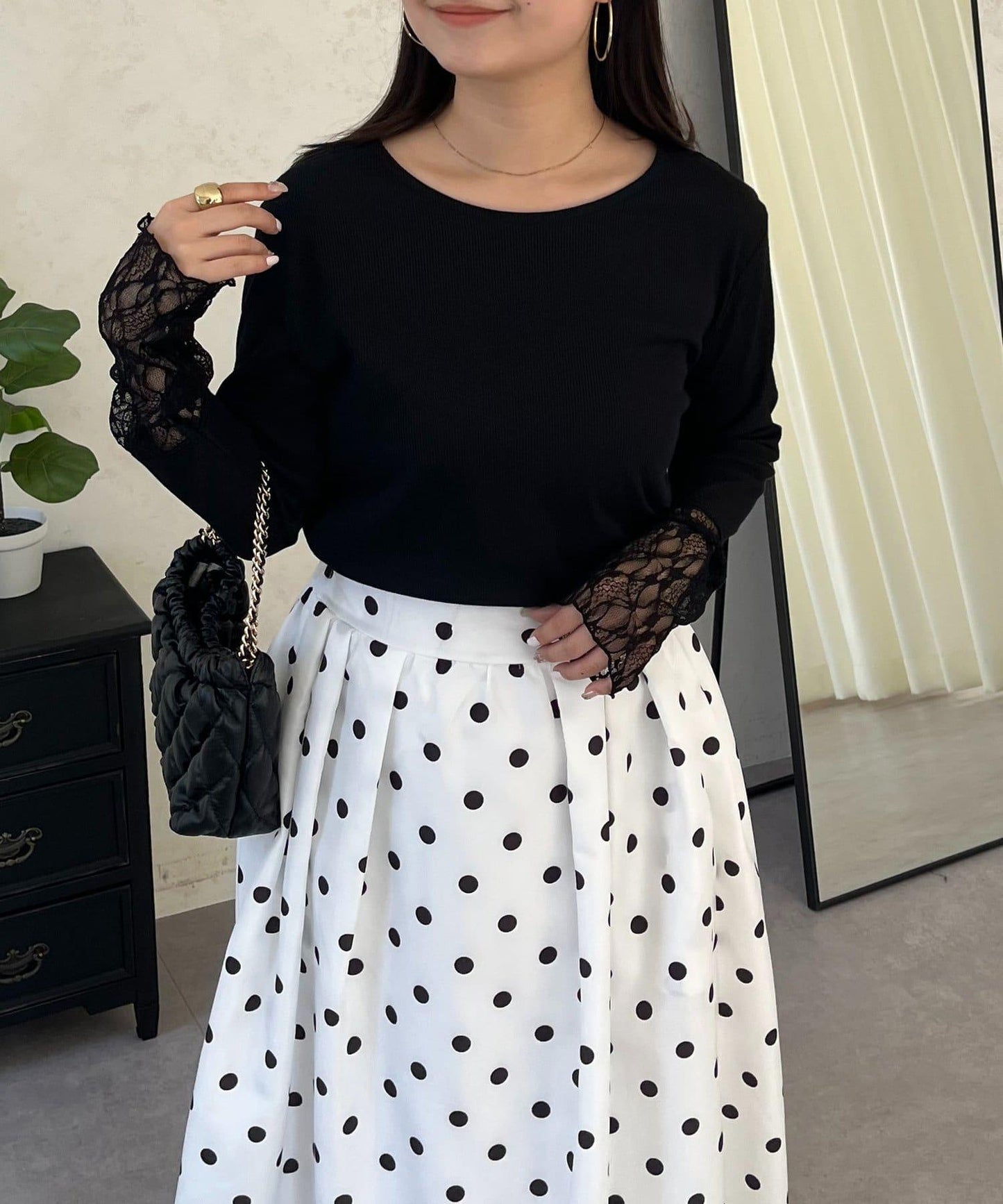 袖部蕾絲拼接上衣