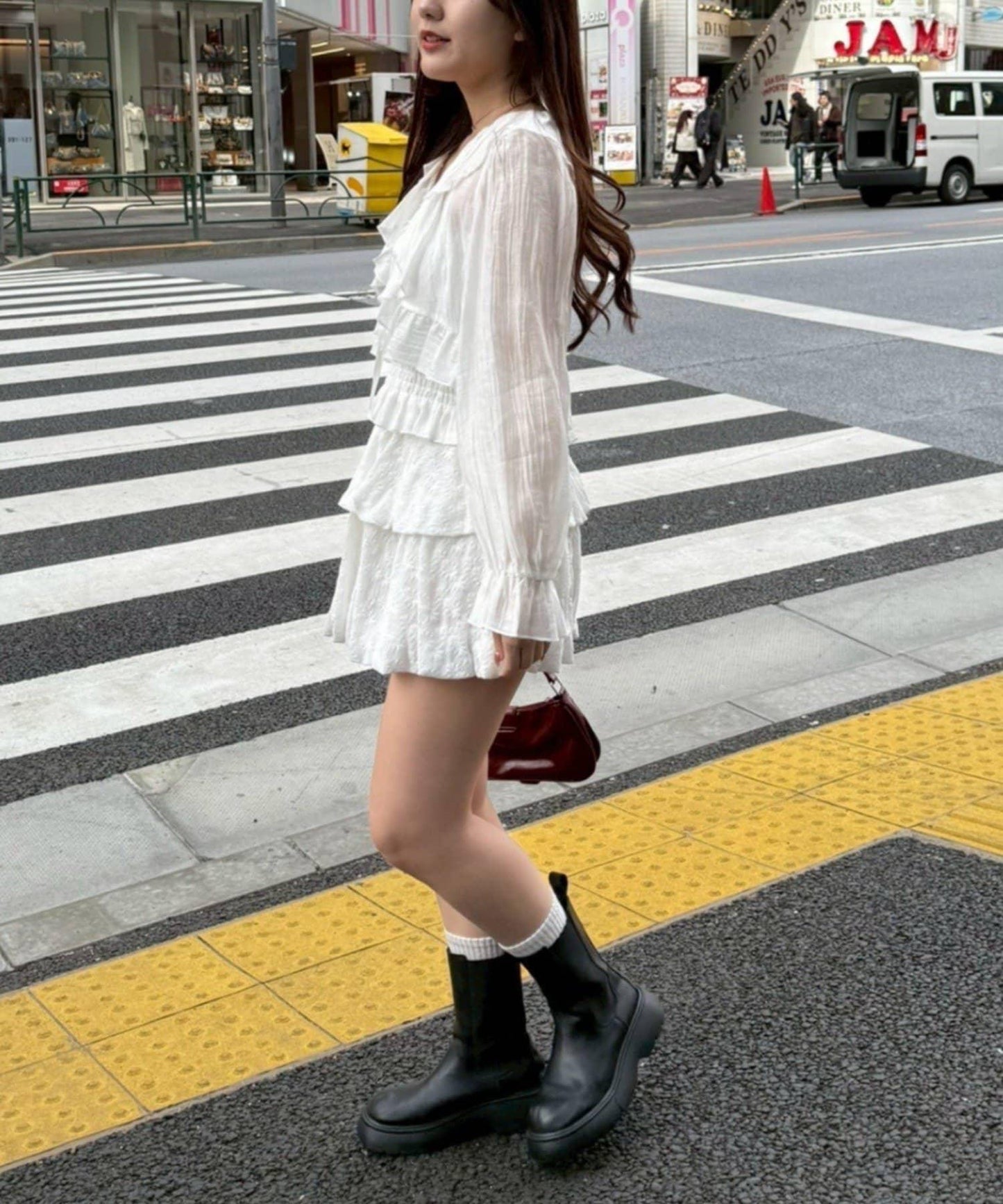 荷葉邊襯衫&抽褶吊帶上衣