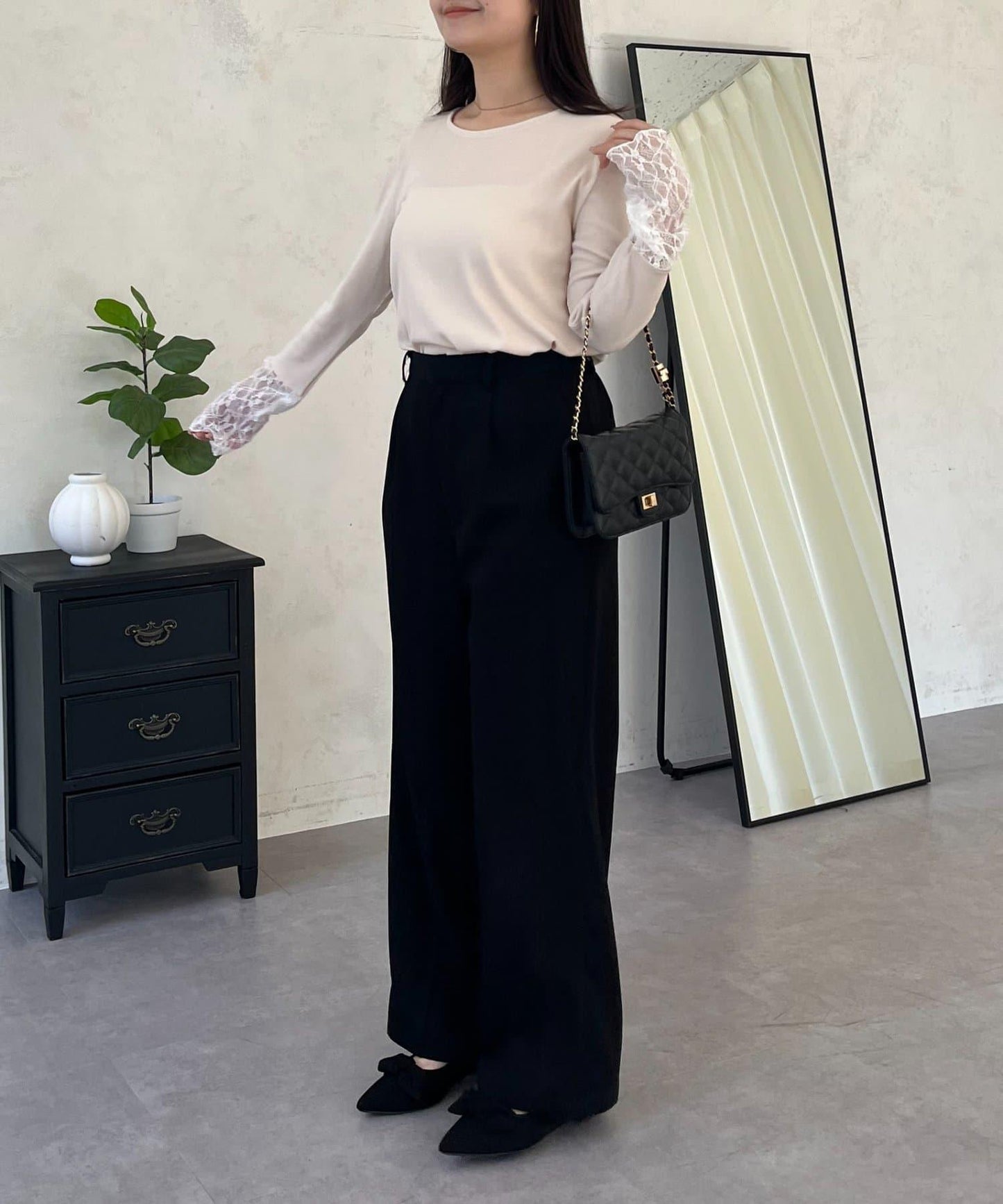 袖部蕾絲拼接上衣