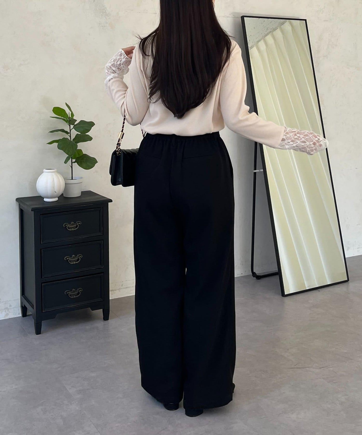 袖部蕾絲拼接上衣