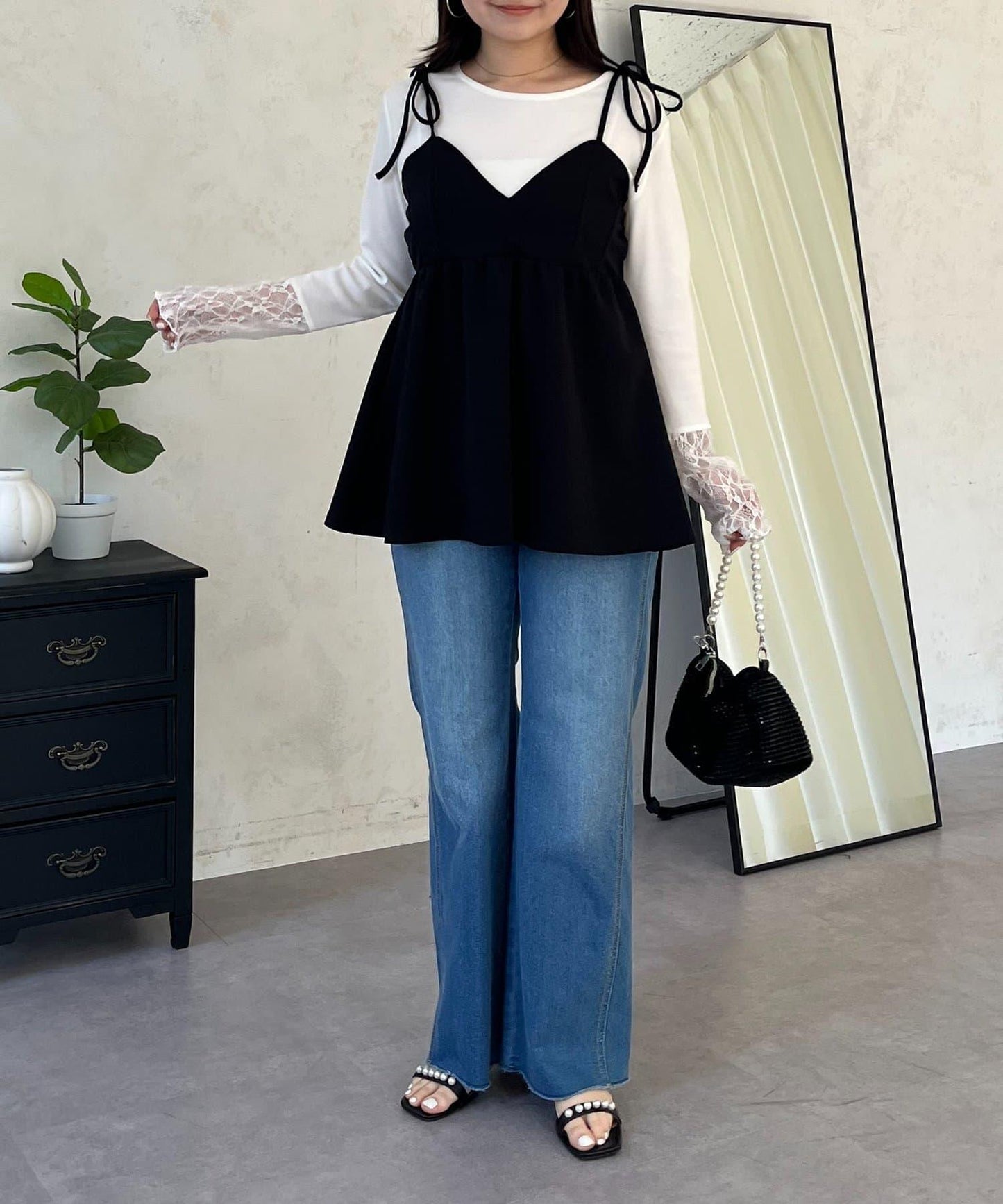 袖部蕾絲拼接上衣