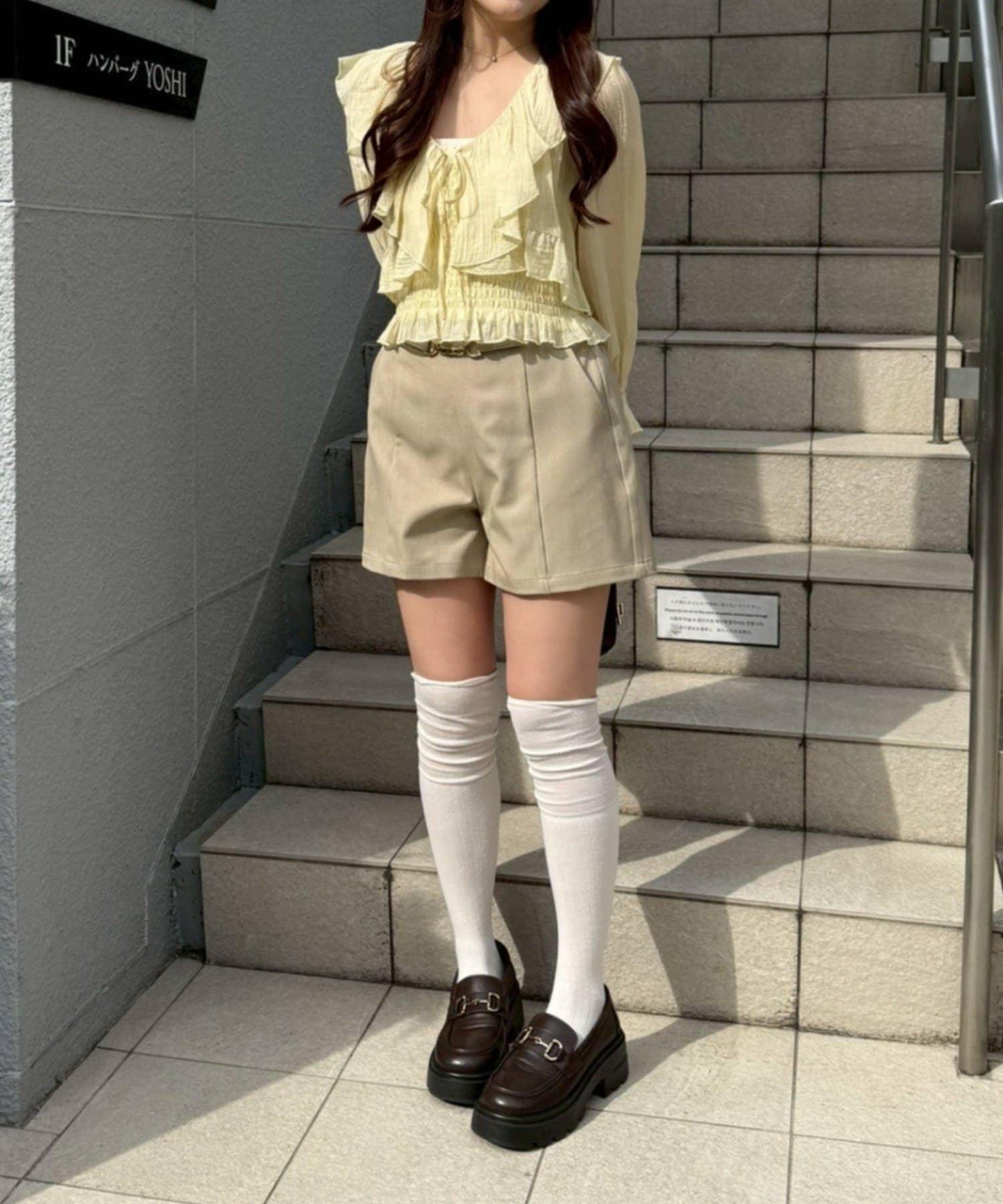 荷葉邊襯衫&抽褶吊帶上衣