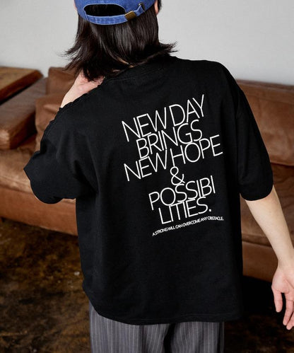 LOVE POP STUDIO NEW DAY 字母排版印花 短袖T恤