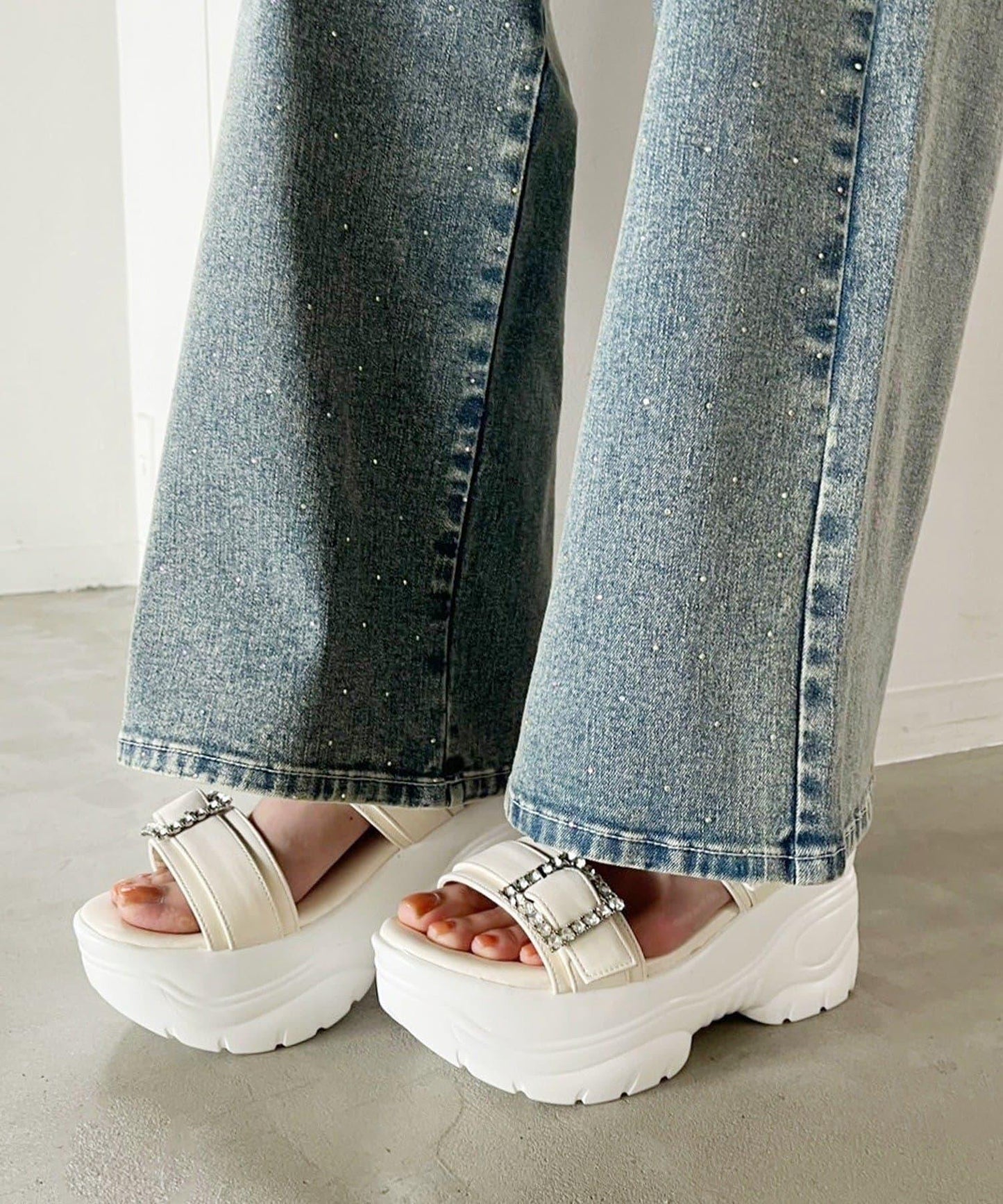 水鑽裝飾釦 運動涼鞋