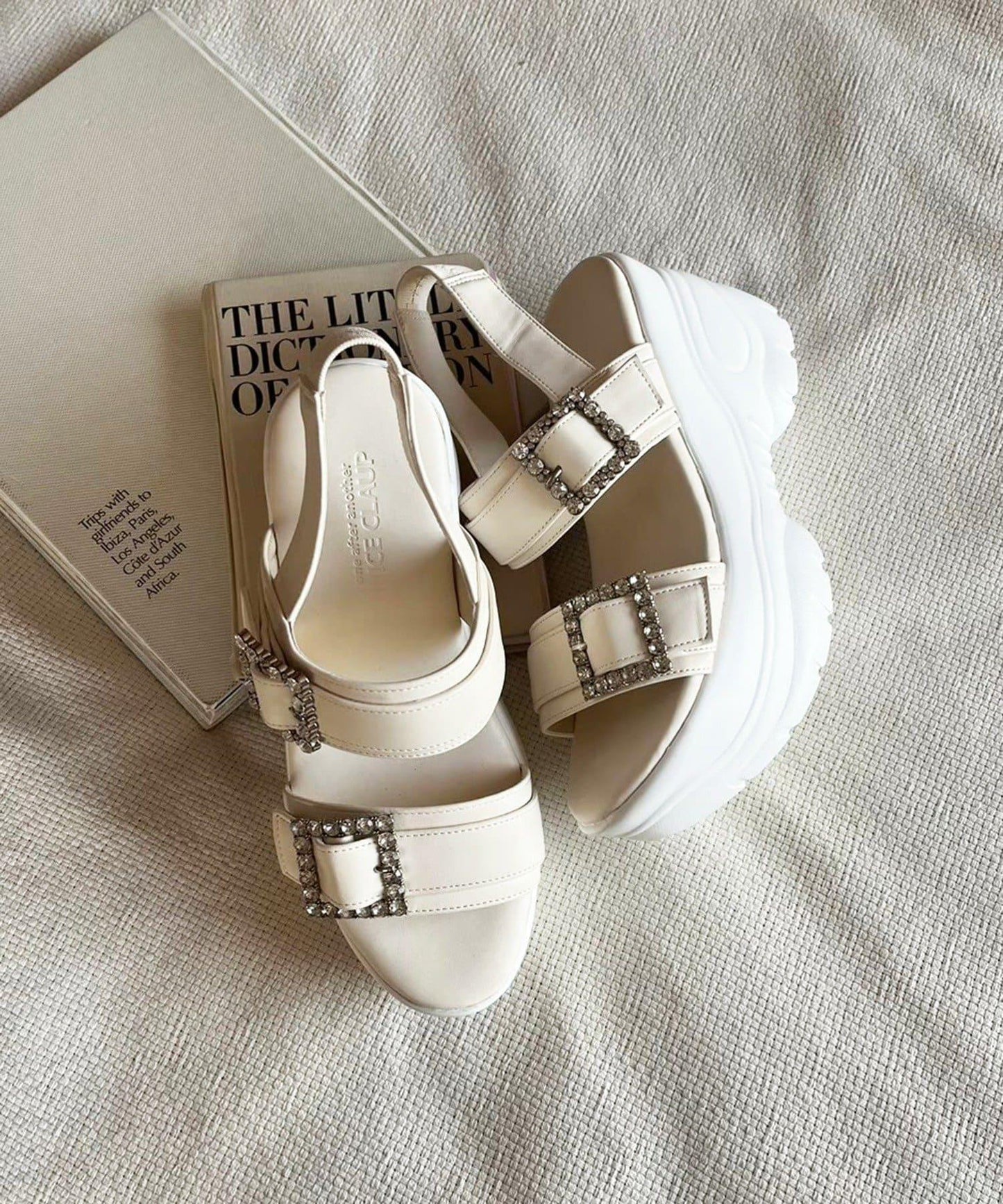 水鑽裝飾釦 運動涼鞋