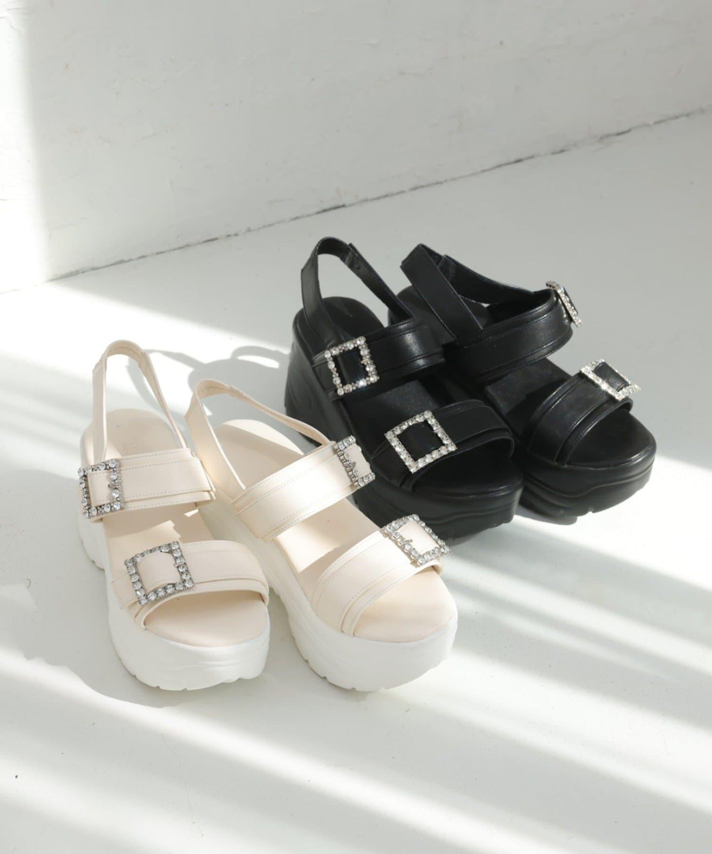 水鑽裝飾釦 運動涼鞋