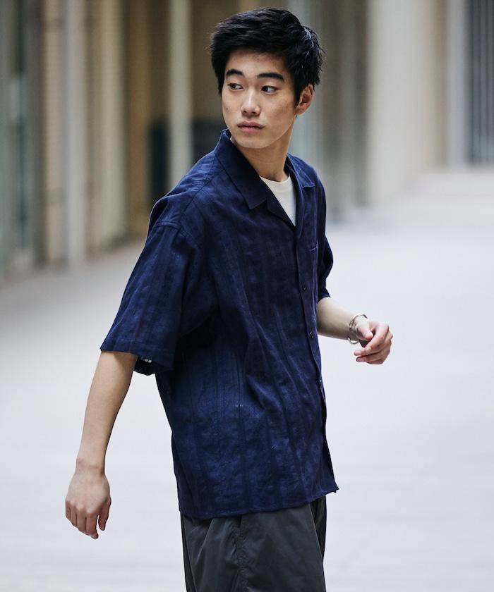 寬鬆版型 滿印提花 開領襯衫